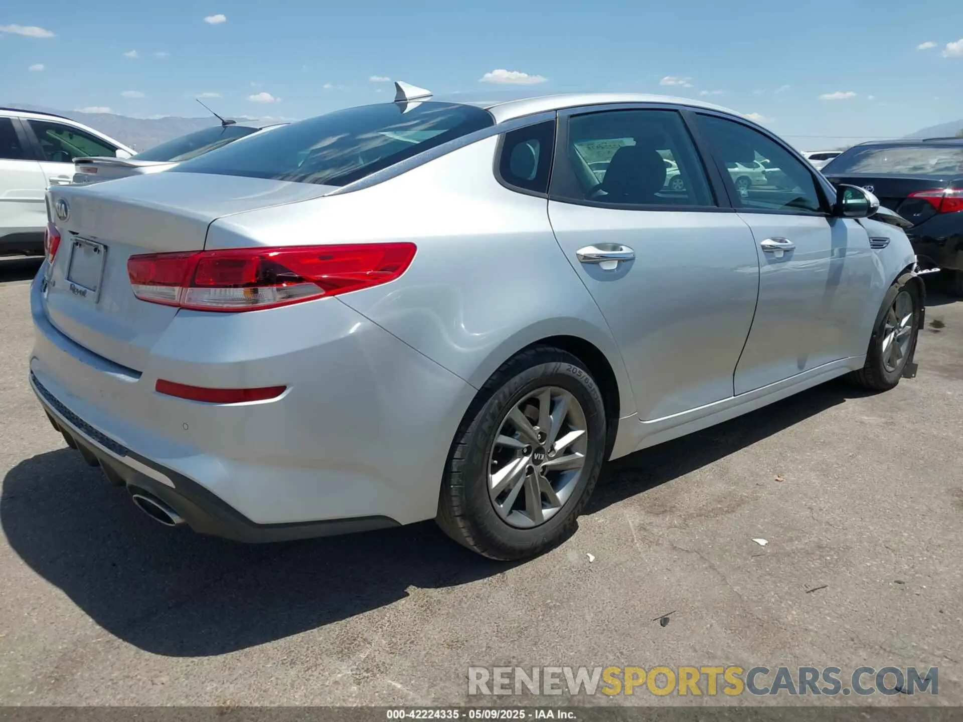 4 Фотография поврежденного автомобиля 5XXGT4L30KG334033 KIA OPTIMA 2019