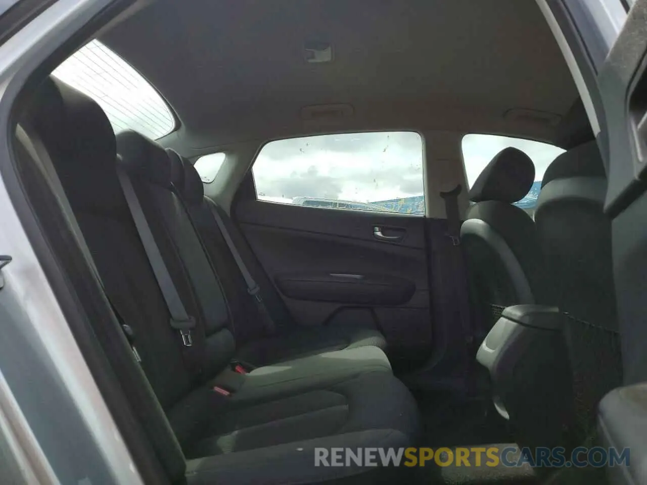 10 Photograph of a damaged car 5XXGT4L30KG340284 KIA OPTIMA 2019