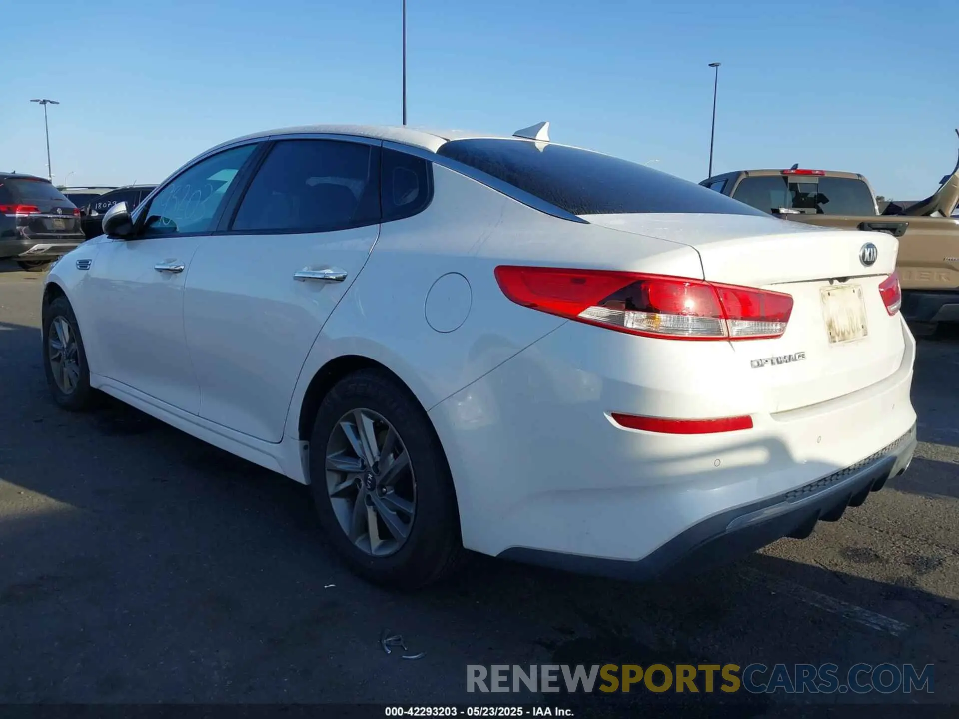 3 Фотография поврежденного автомобиля 5XXGT4L30KG340544 KIA OPTIMA 2019