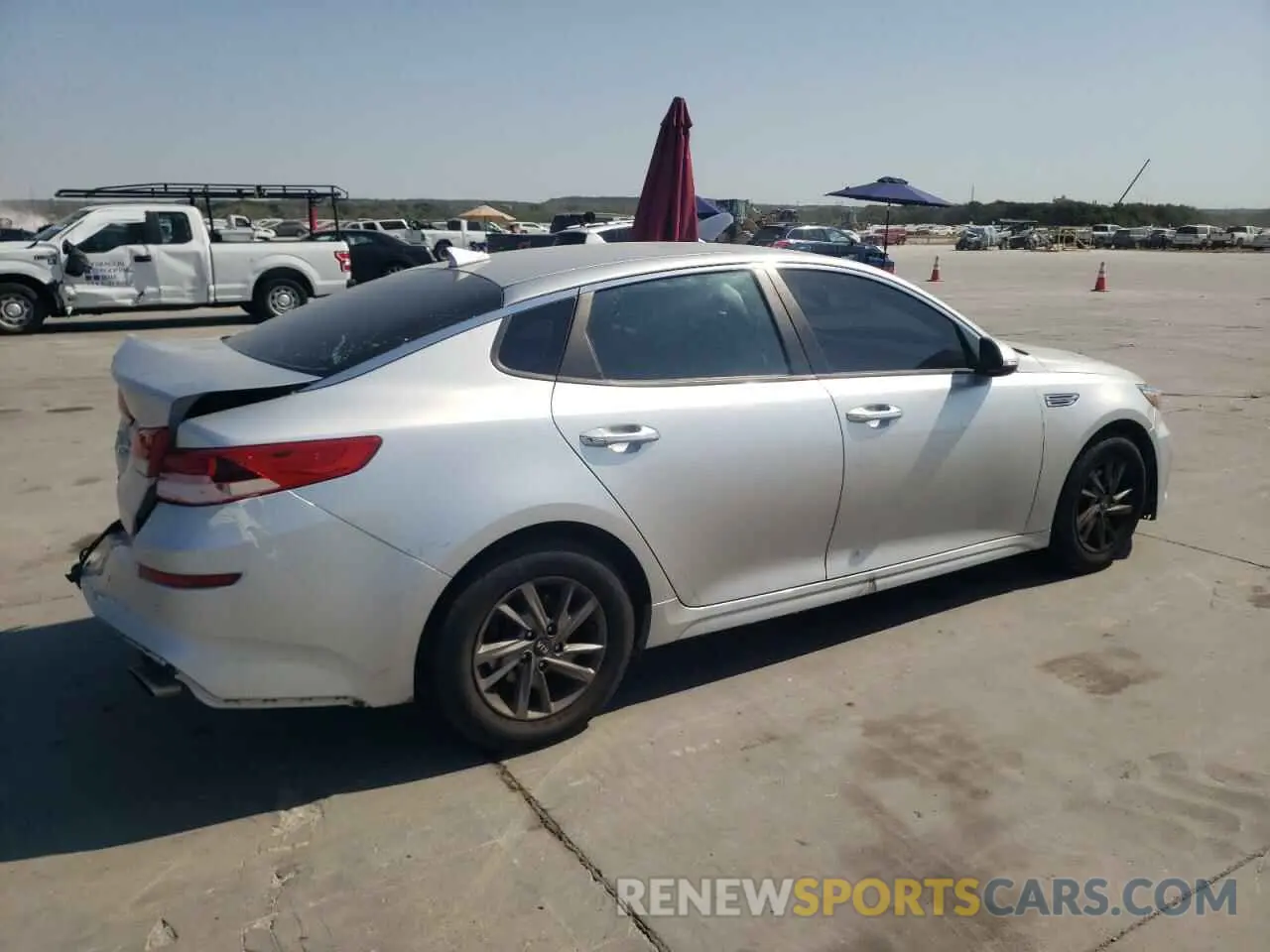 3 Photograph of a damaged car 5XXGT4L30KG347431 KIA OPTIMA 2019