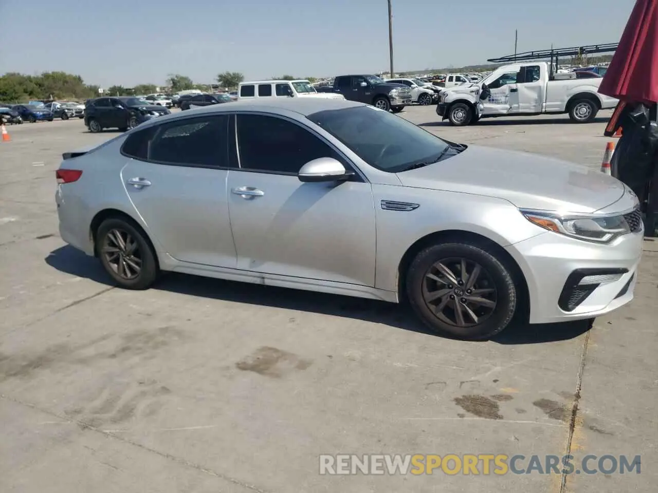 4 Photograph of a damaged car 5XXGT4L30KG347431 KIA OPTIMA 2019