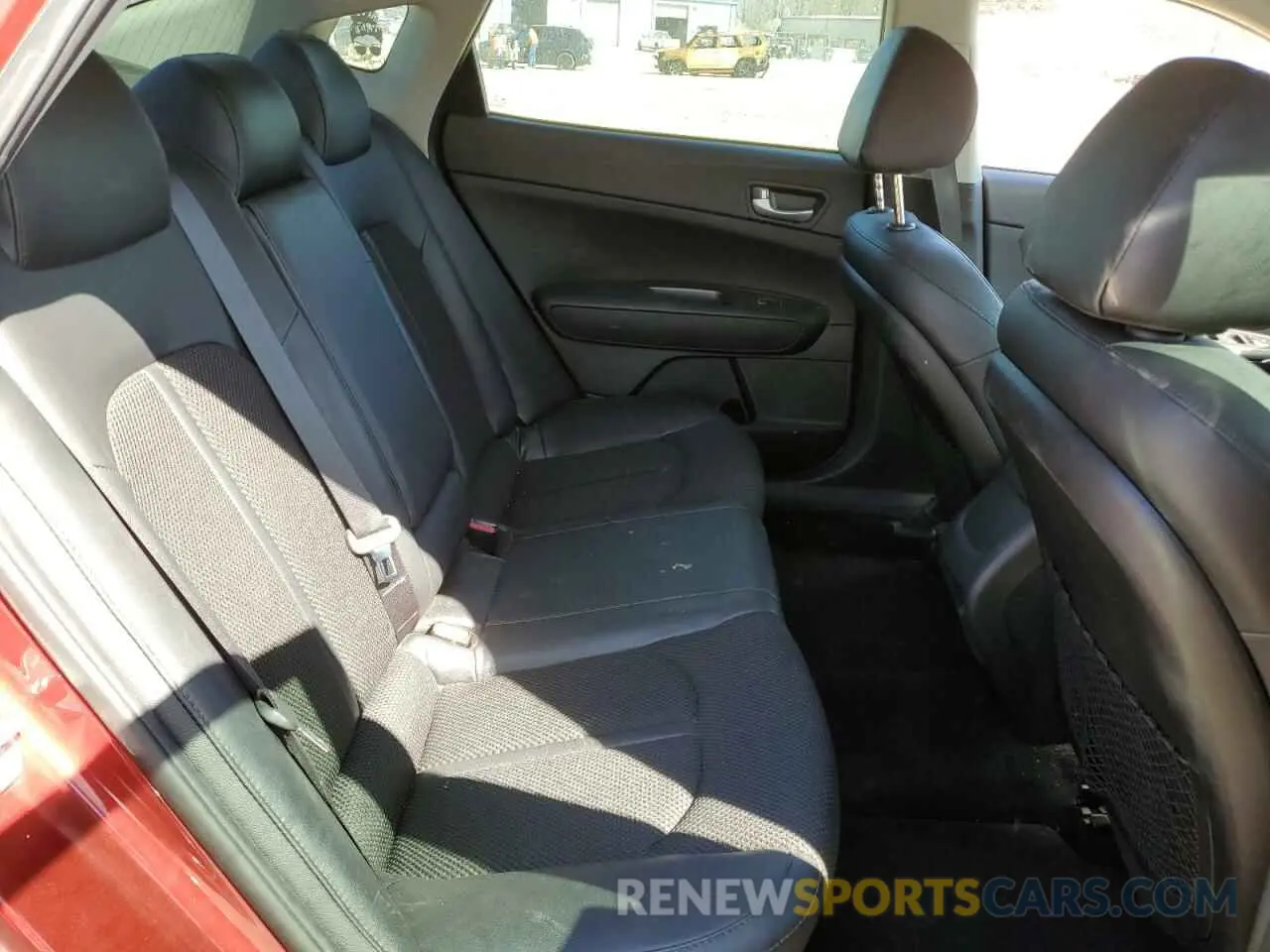 10 Photograph of a damaged car 5XXGT4L30KG364729 KIA OPTIMA 2019