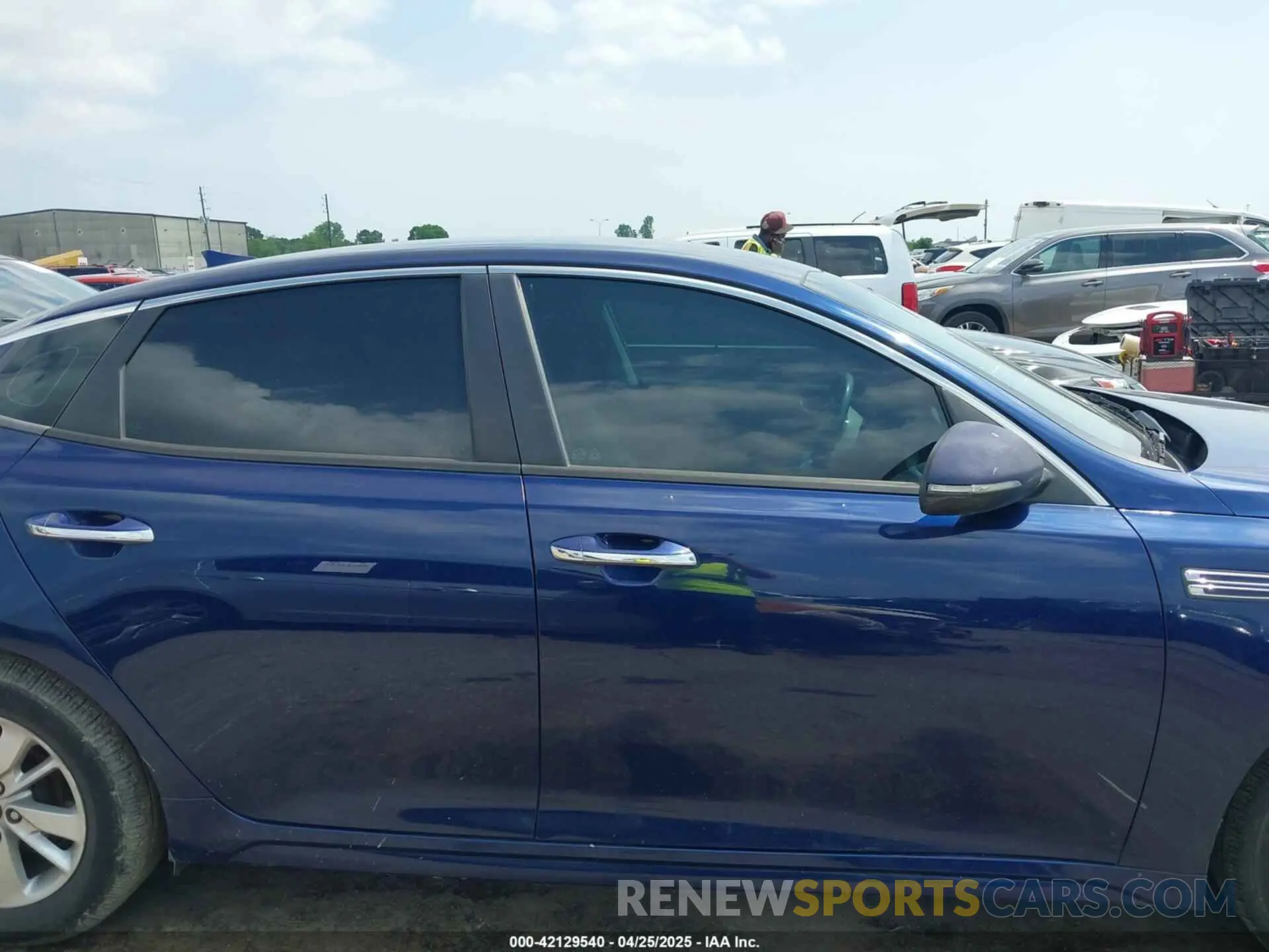 12 Фотография поврежденного автомобиля 5XXGT4L31KG277891 KIA OPTIMA 2019