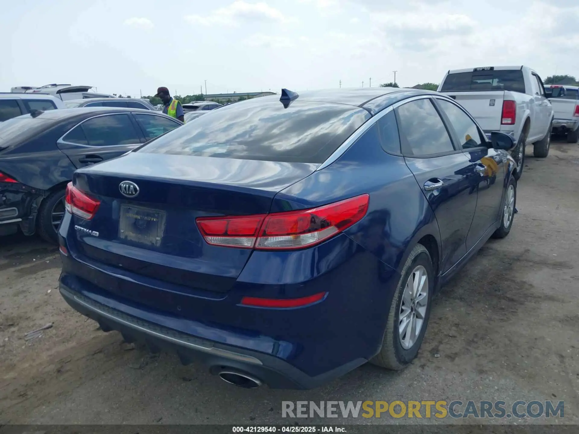 4 Фотография поврежденного автомобиля 5XXGT4L31KG277891 KIA OPTIMA 2019