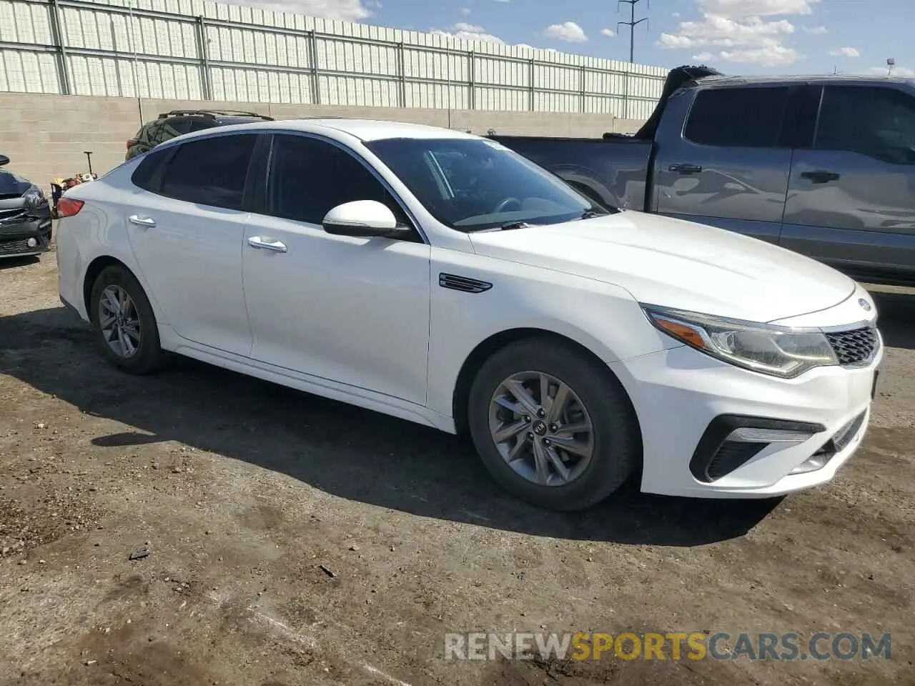 4 Photograph of a damaged car 5XXGT4L31KG293945 KIA OPTIMA 2019