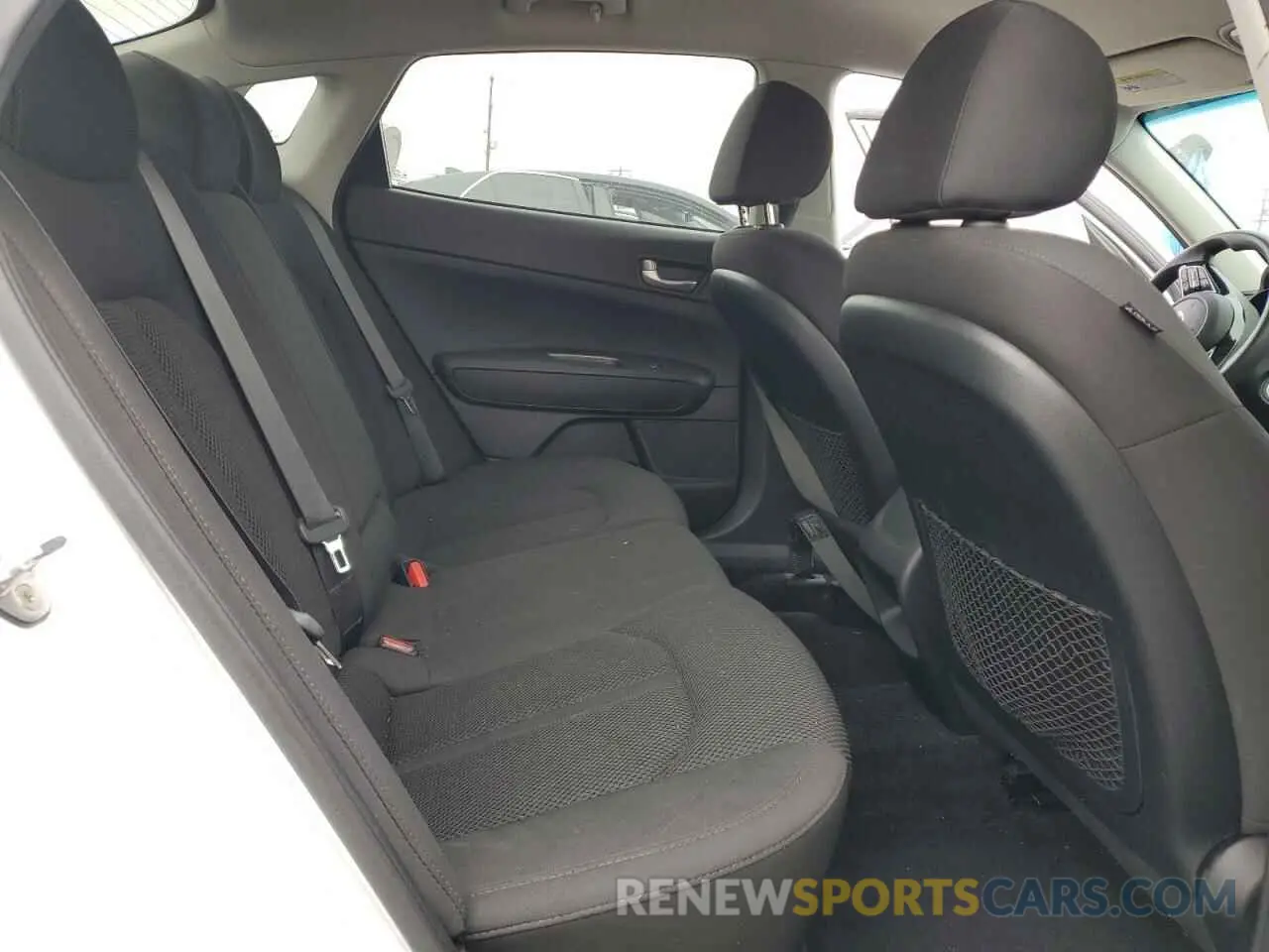 10 Photograph of a damaged car 5XXGT4L31KG306001 KIA OPTIMA 2019