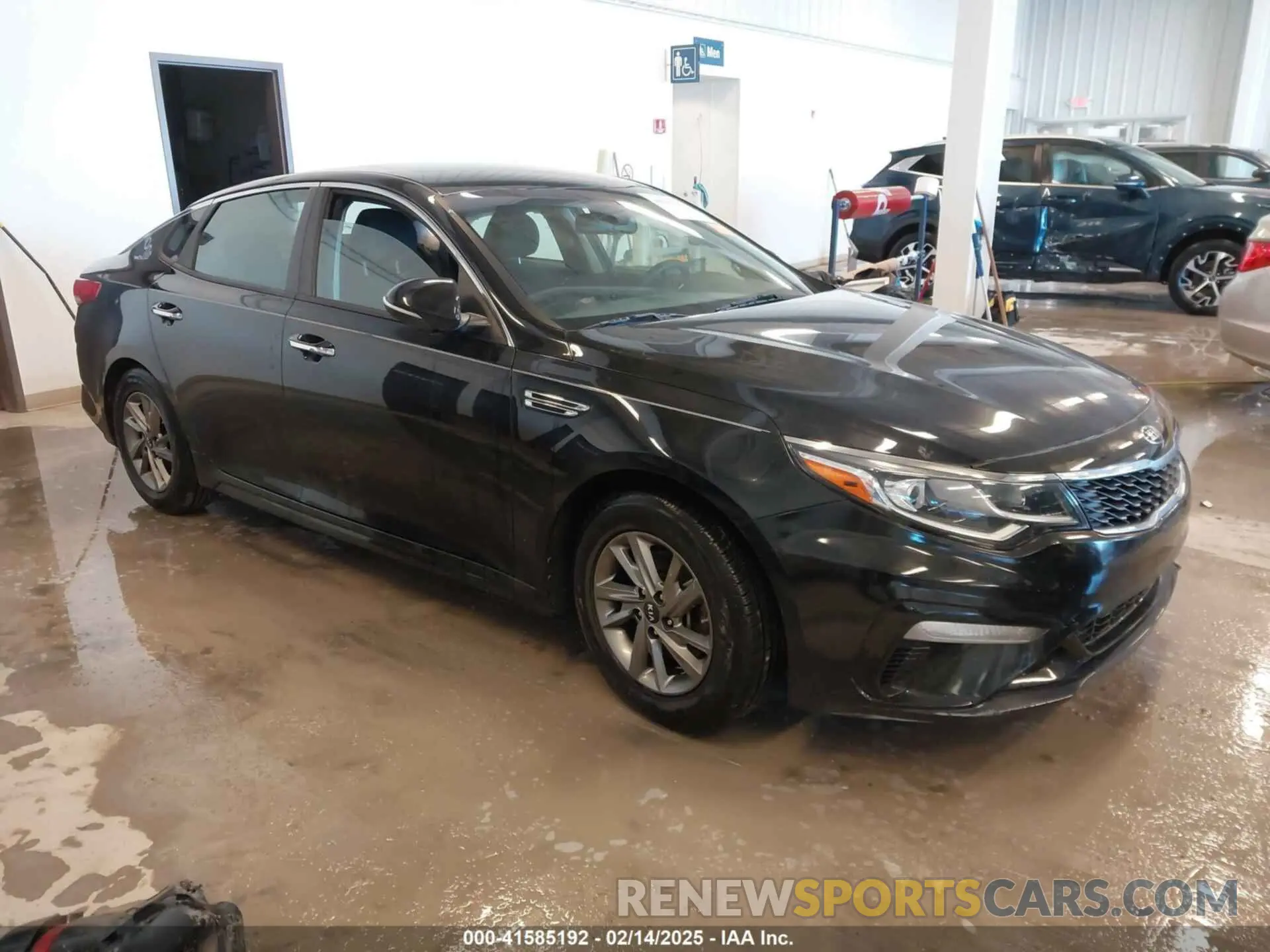 1 Фотография поврежденного автомобиля 5XXGT4L31KG342402 KIA OPTIMA 2019
