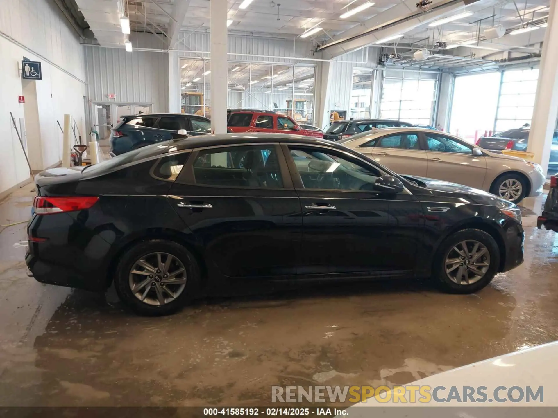 14 Фотография поврежденного автомобиля 5XXGT4L31KG342402 KIA OPTIMA 2019