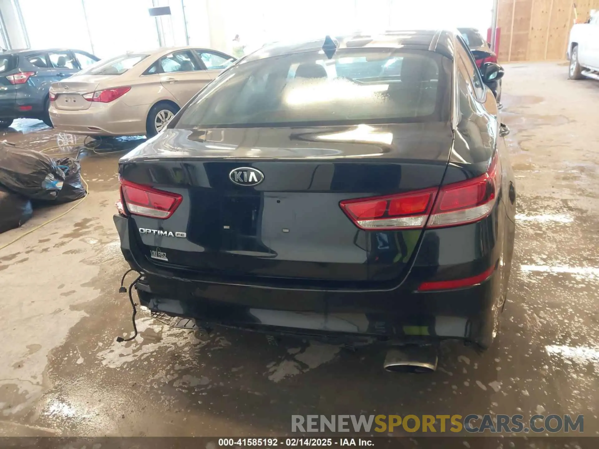17 Фотография поврежденного автомобиля 5XXGT4L31KG342402 KIA OPTIMA 2019