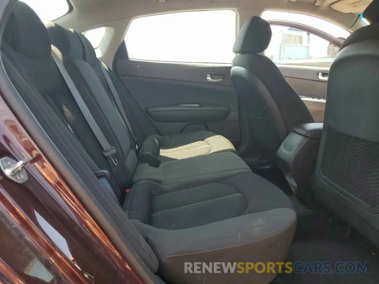 11 Photograph of a damaged car 5XXGT4L31KG356073 KIA OPTIMA 2019