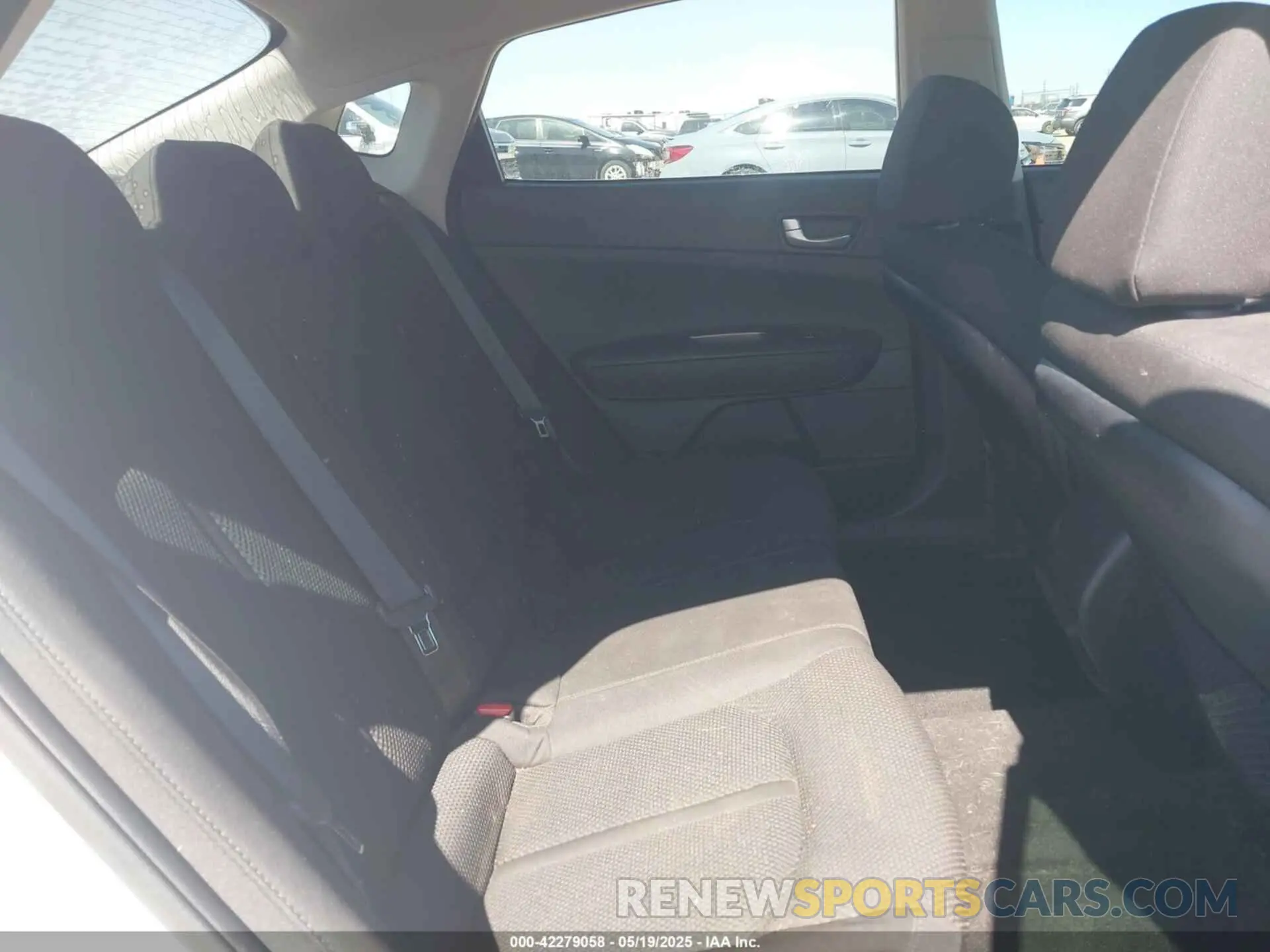 8 Photograph of a damaged car 5XXGT4L31KG356414 KIA OPTIMA 2019