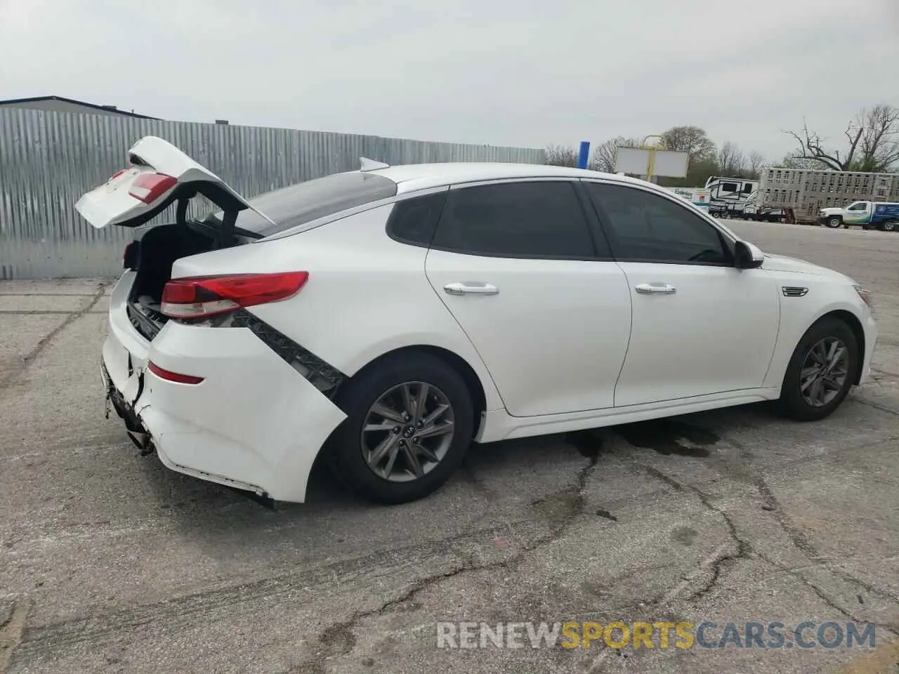 3 Фотография поврежденного автомобиля 5XXGT4L31KG357806 KIA OPTIMA 2019