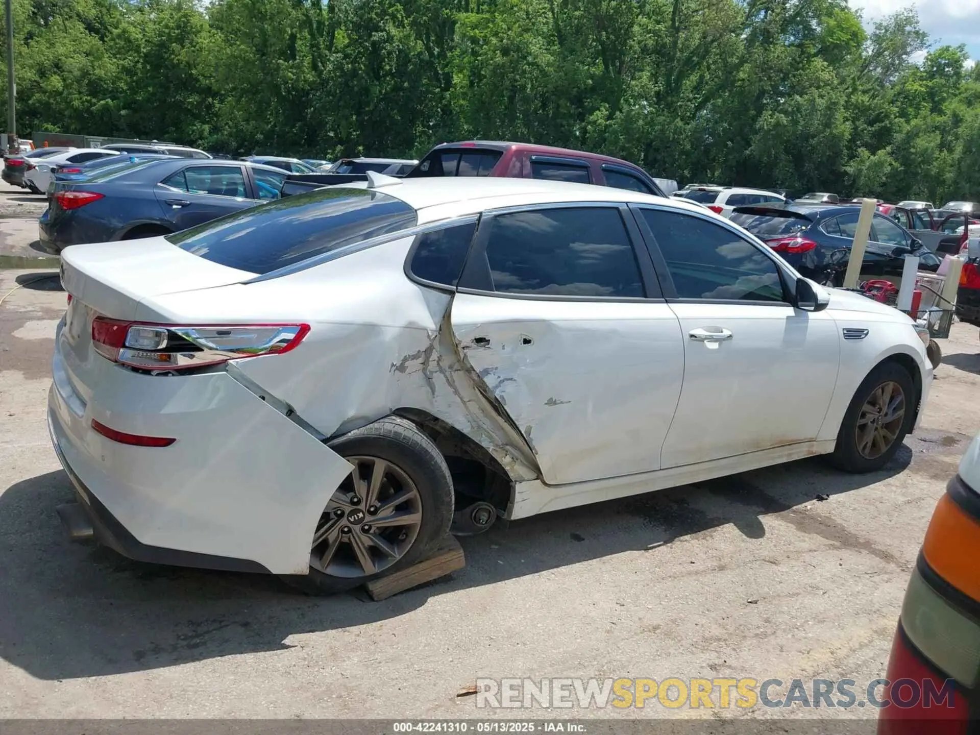 12 Photograph of a damaged car 5XXGT4L31KG364786 KIA OPTIMA 2019