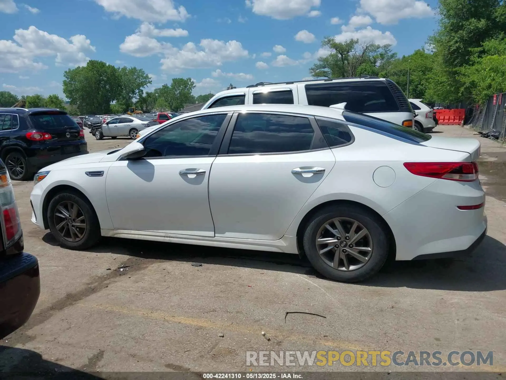 13 Photograph of a damaged car 5XXGT4L31KG364786 KIA OPTIMA 2019