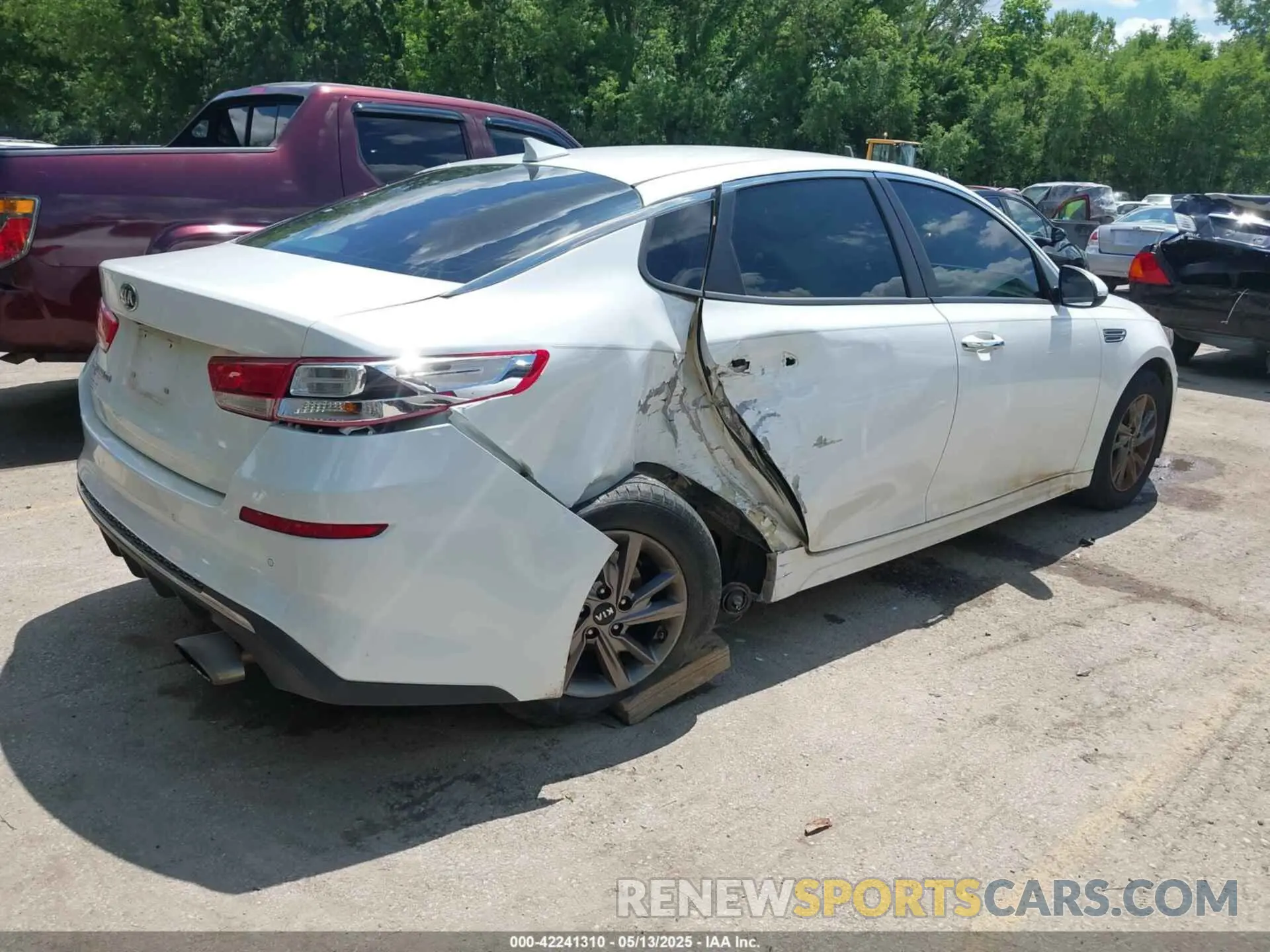 4 Photograph of a damaged car 5XXGT4L31KG364786 KIA OPTIMA 2019