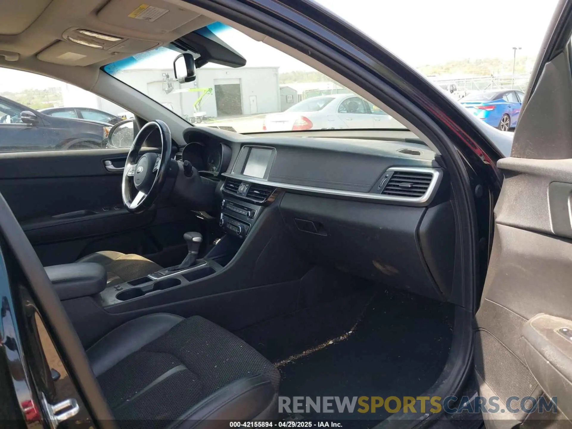 5 Photograph of a damaged car 5XXGT4L32KG284509 KIA OPTIMA 2019