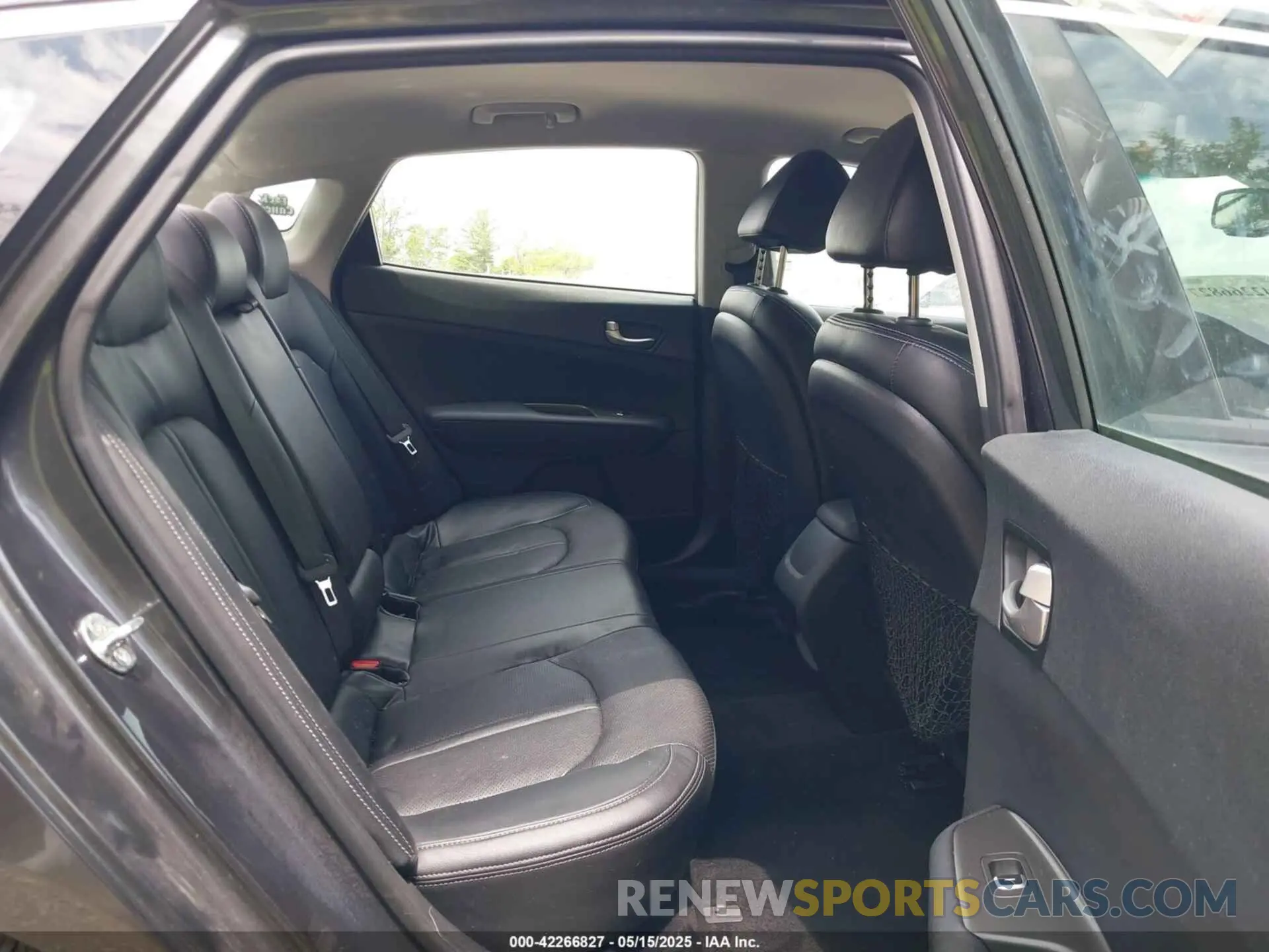 8 Photograph of a damaged car 5XXGT4L32KG298796 KIA OPTIMA 2019