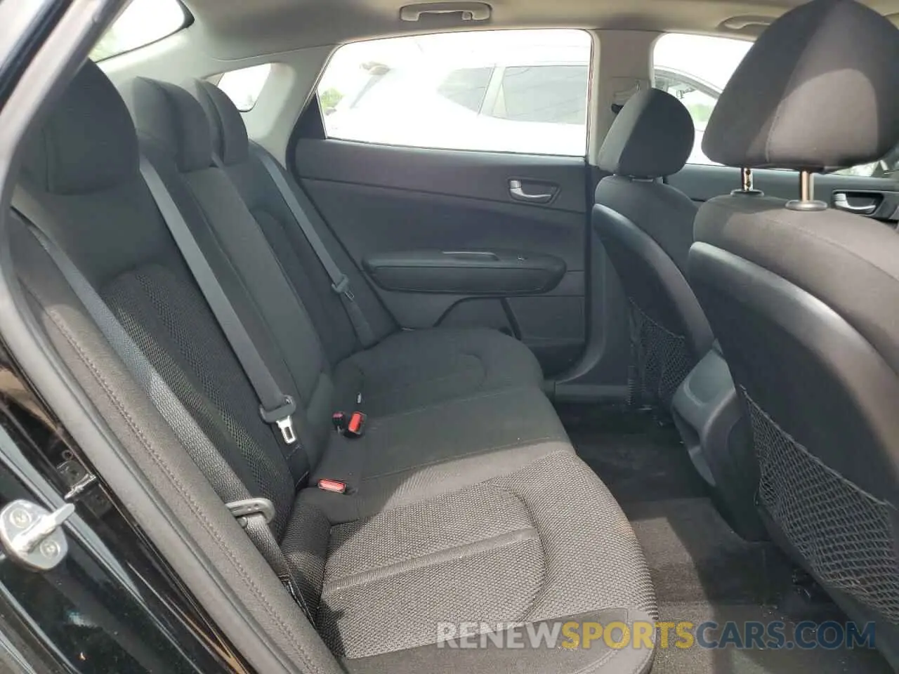 10 Photograph of a damaged car 5XXGT4L32KG308646 KIA OPTIMA 2019
