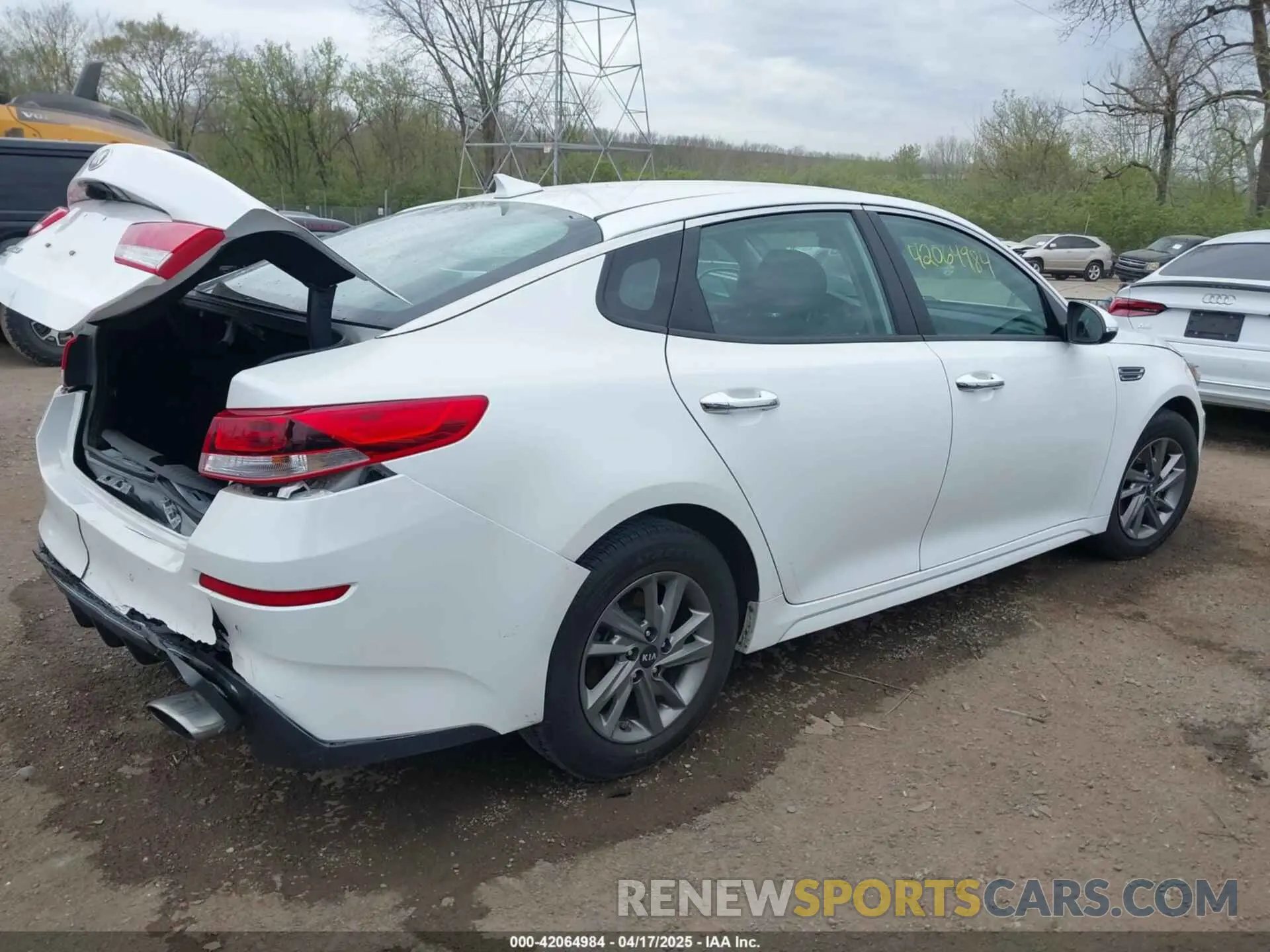 4 Photograph of a damaged car 5XXGT4L32KG312986 KIA OPTIMA 2019