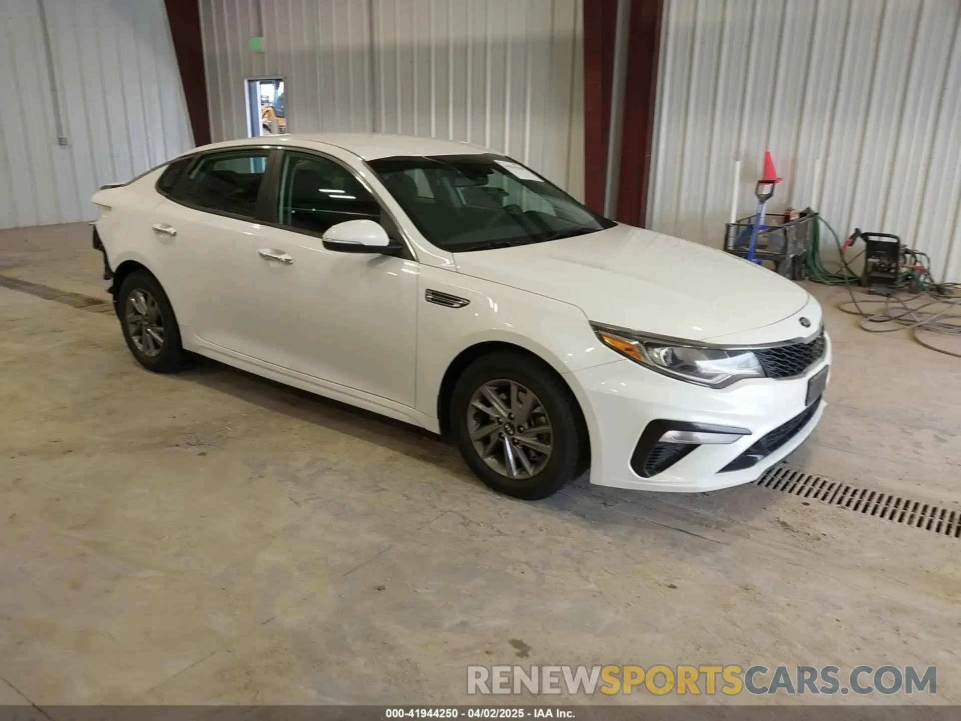 1 Photograph of a damaged car 5XXGT4L32KG319002 KIA OPTIMA 2019
