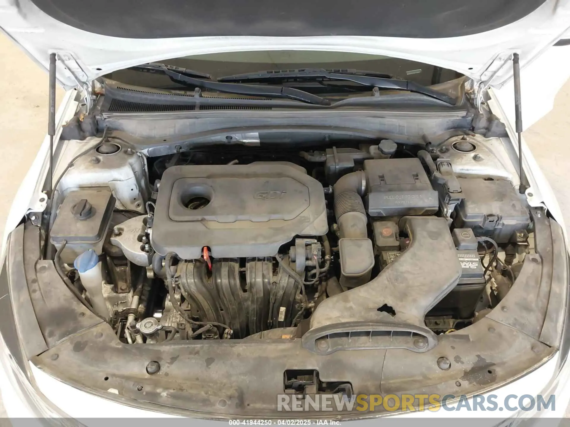 10 Photograph of a damaged car 5XXGT4L32KG319002 KIA OPTIMA 2019
