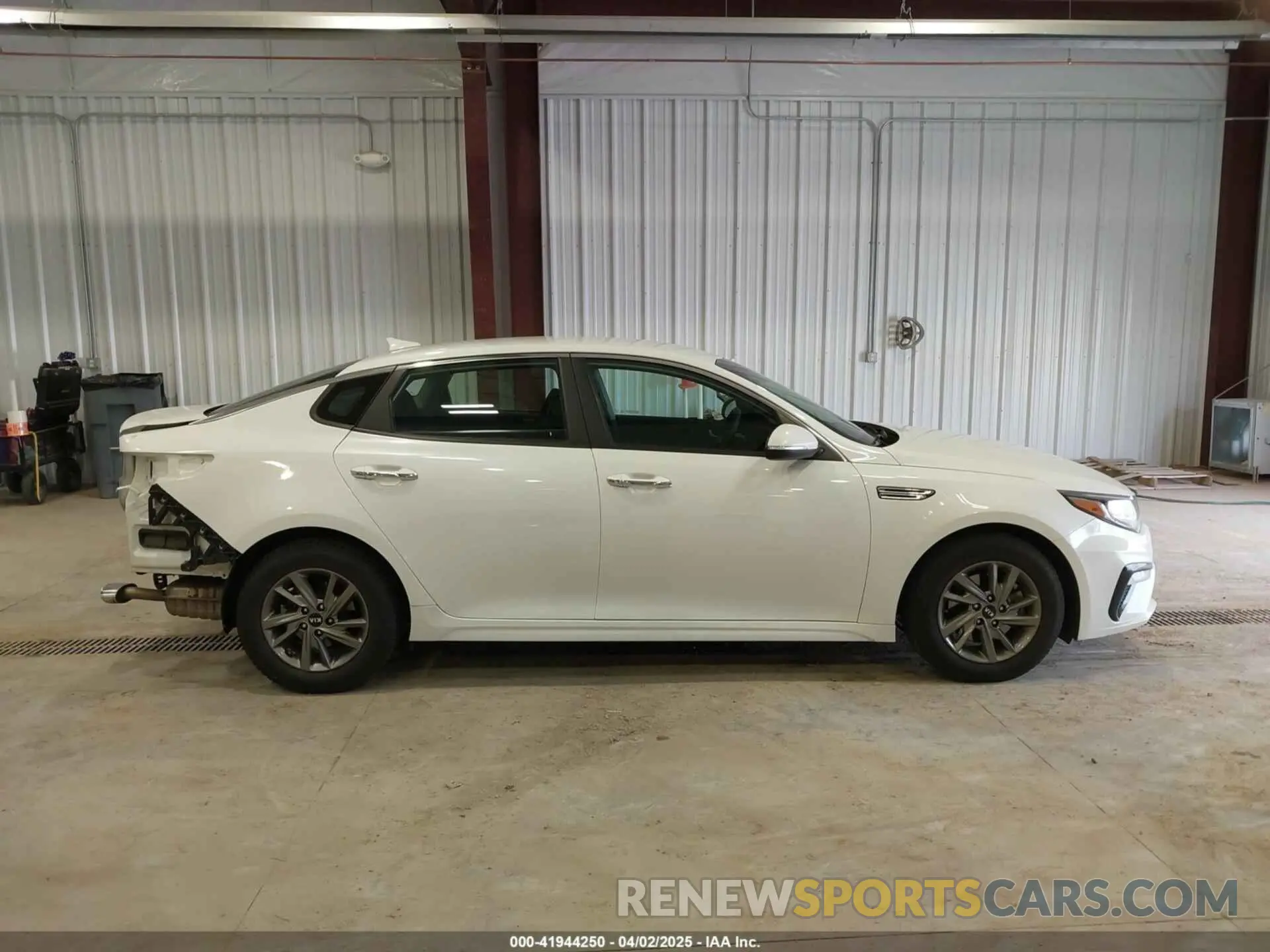 14 Photograph of a damaged car 5XXGT4L32KG319002 KIA OPTIMA 2019