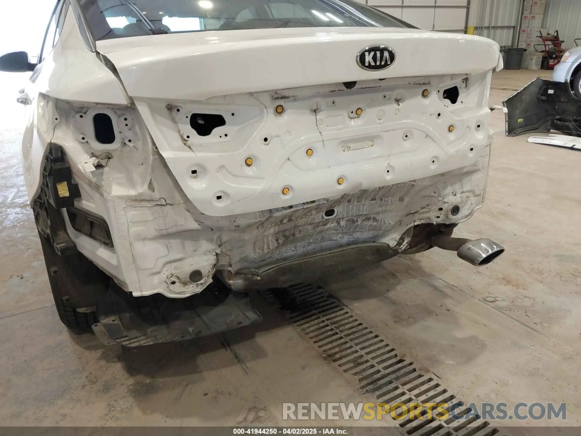6 Photograph of a damaged car 5XXGT4L32KG319002 KIA OPTIMA 2019