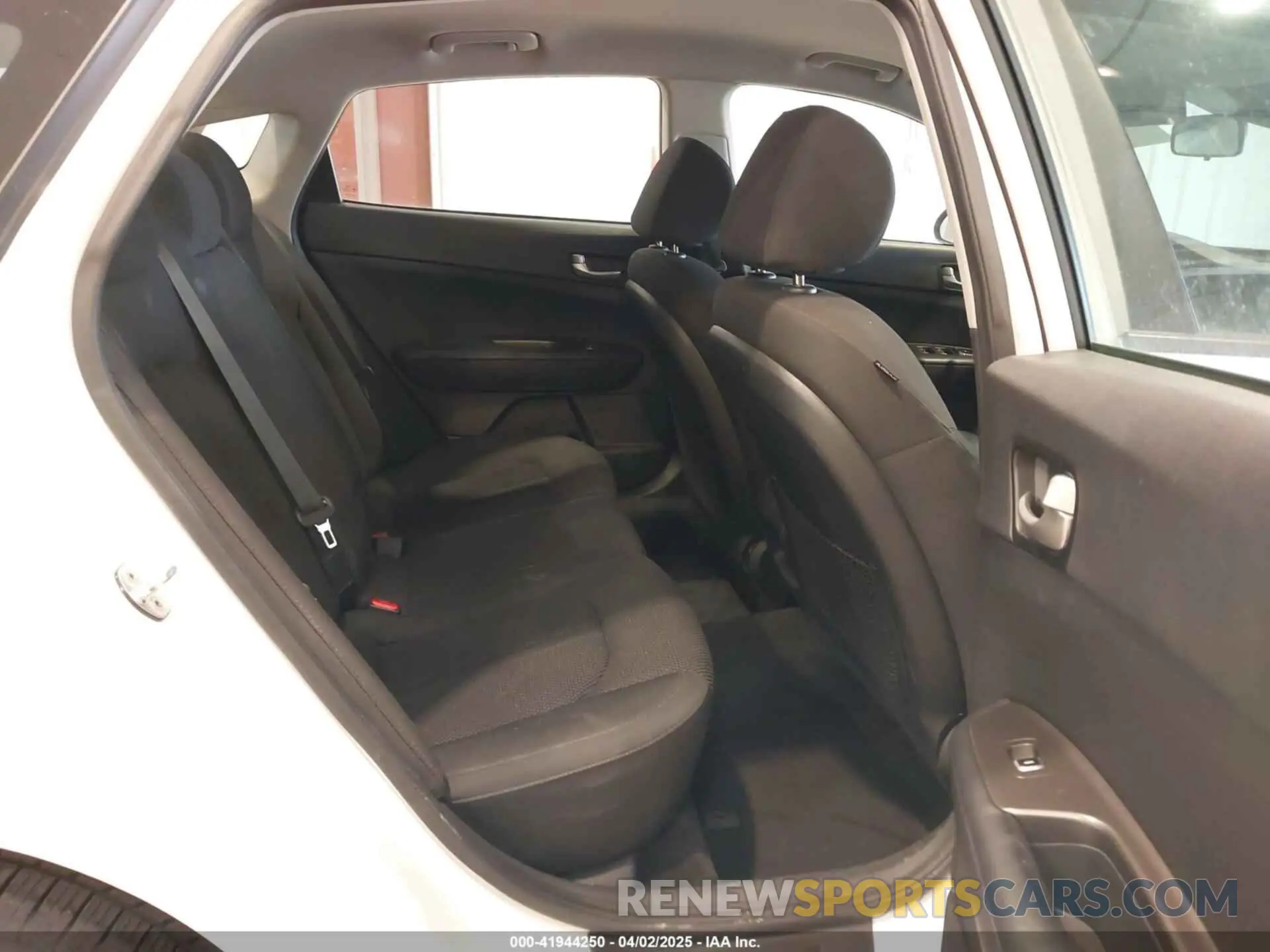 8 Photograph of a damaged car 5XXGT4L32KG319002 KIA OPTIMA 2019