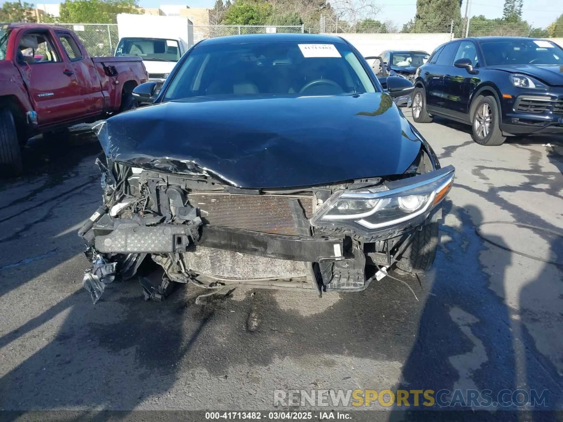 12 Фотография поврежденного автомобиля 5XXGT4L32KG324877 KIA OPTIMA 2019