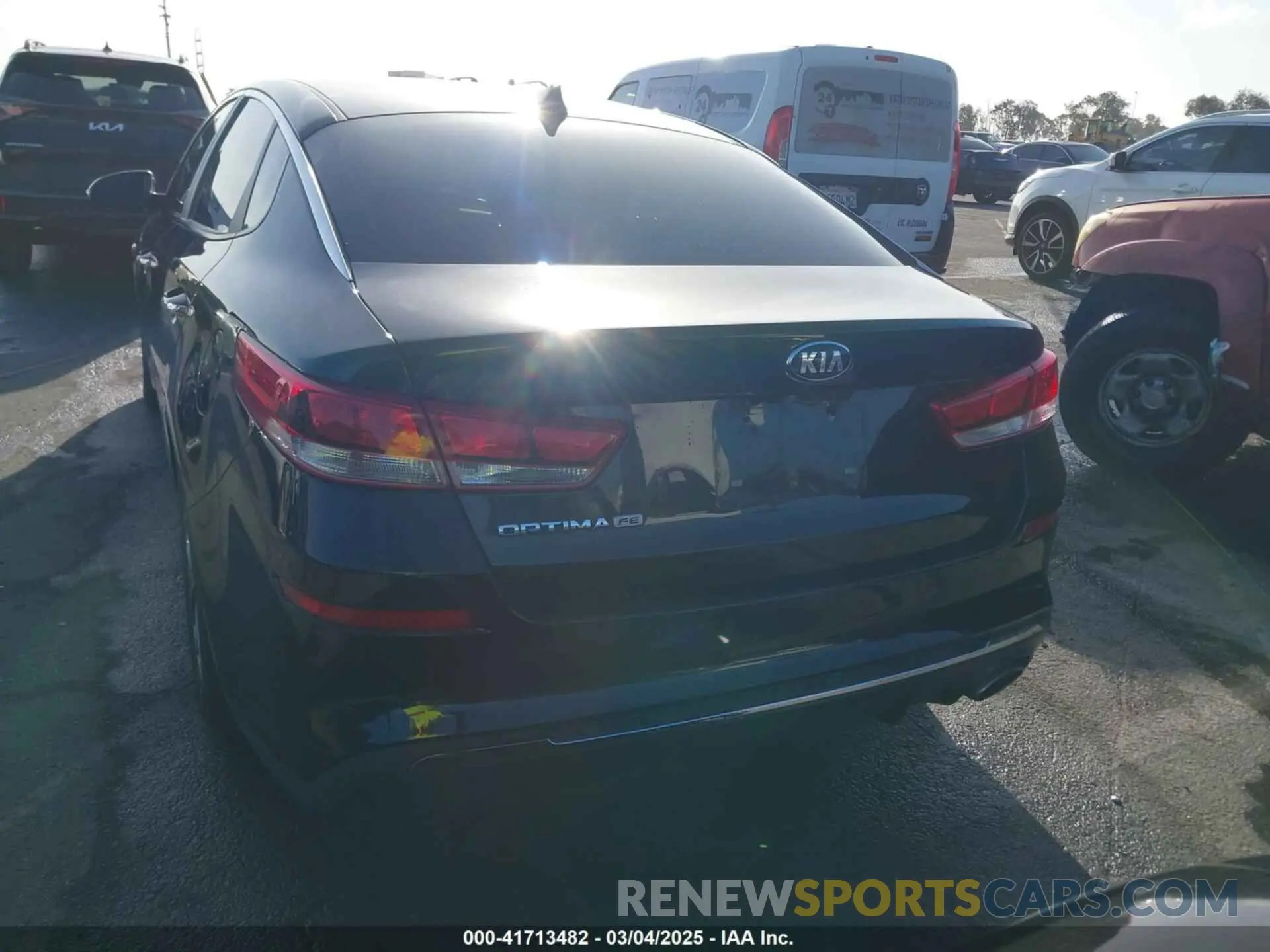 16 Фотография поврежденного автомобиля 5XXGT4L32KG324877 KIA OPTIMA 2019