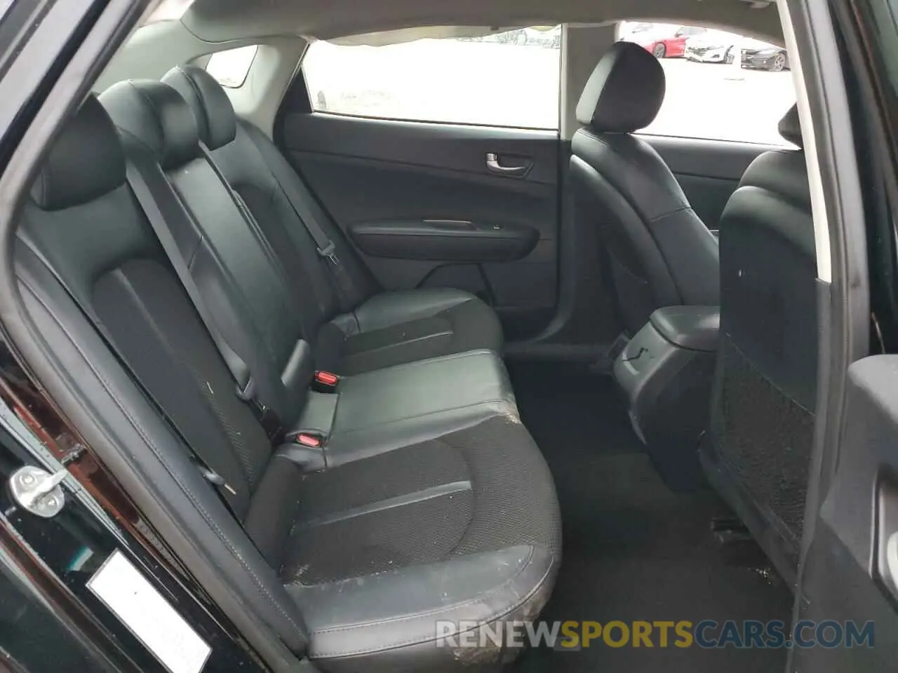 11 Photograph of a damaged car 5XXGT4L32KG331411 KIA OPTIMA 2019