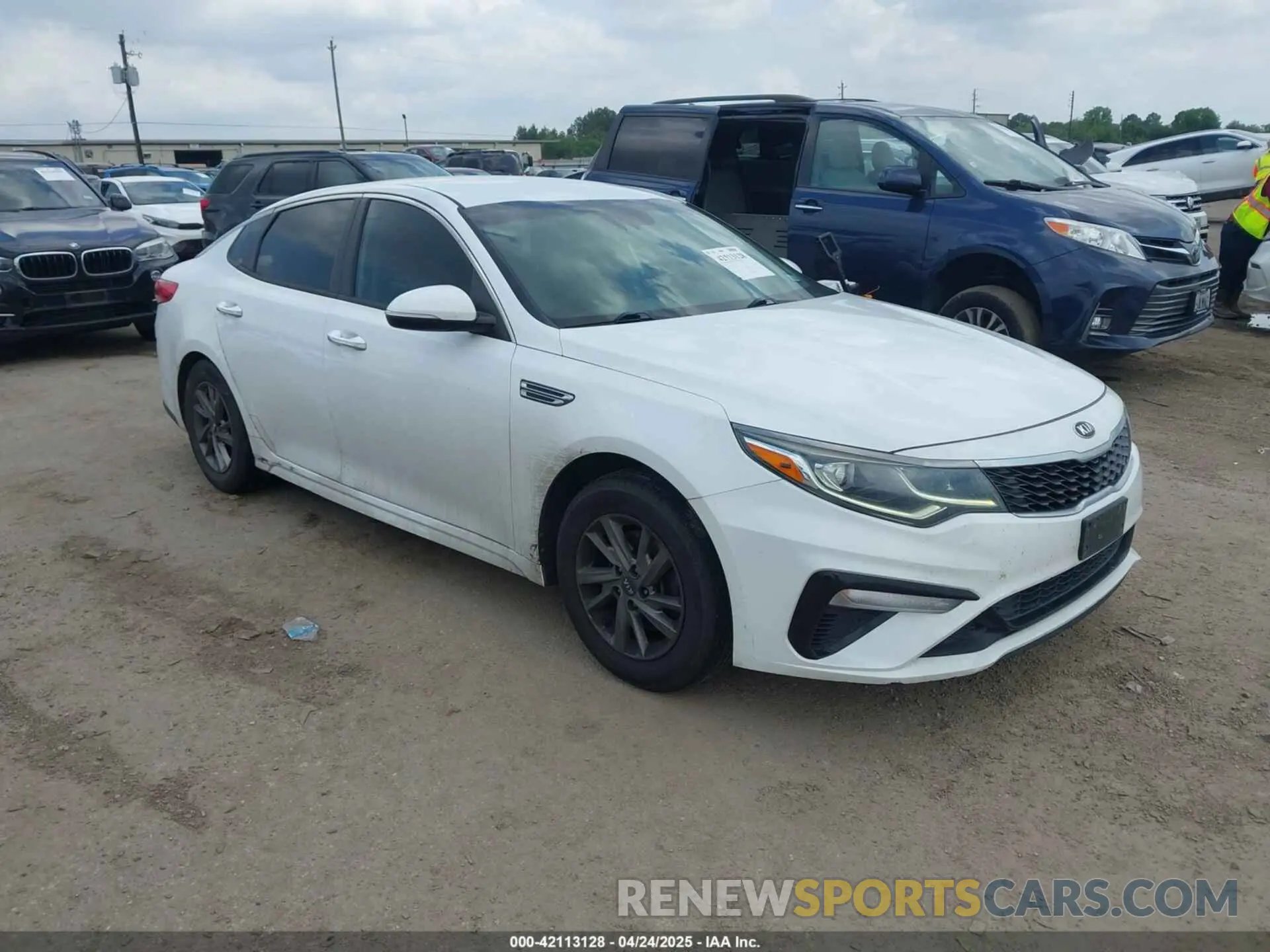 1 Photograph of a damaged car 5XXGT4L32KG337466 KIA OPTIMA 2019