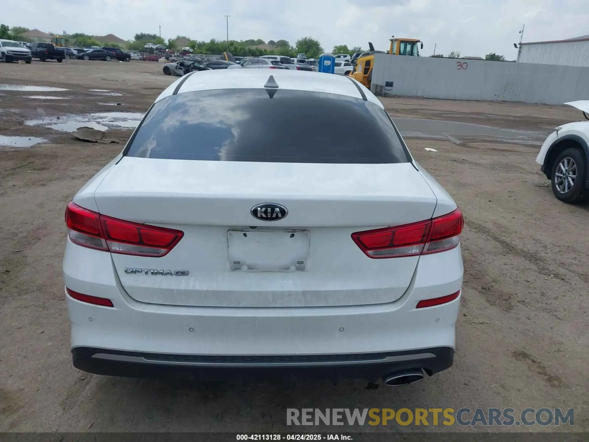 16 Photograph of a damaged car 5XXGT4L32KG337466 KIA OPTIMA 2019