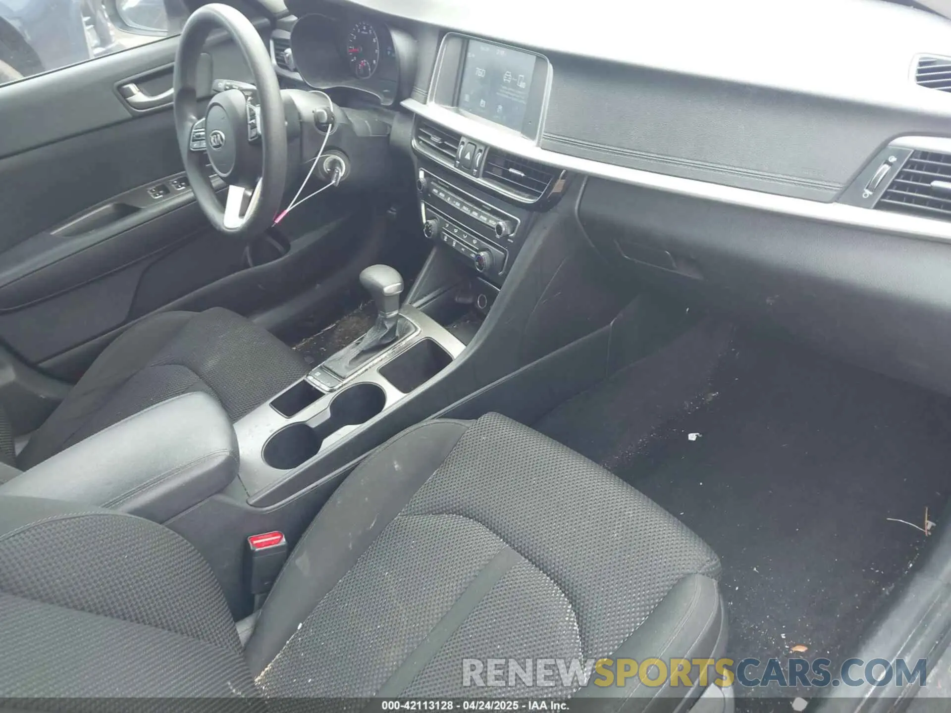 5 Photograph of a damaged car 5XXGT4L32KG337466 KIA OPTIMA 2019