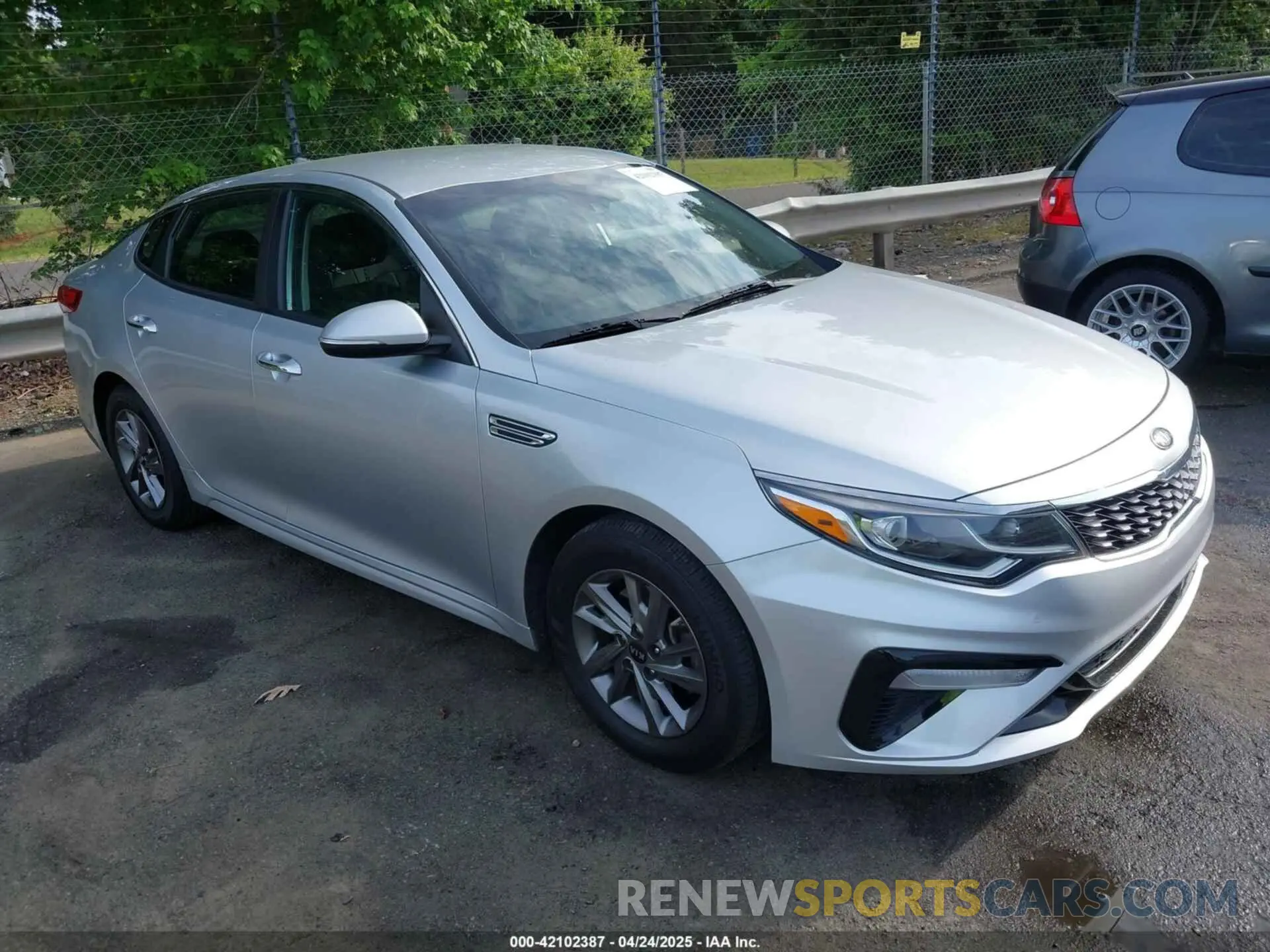 1 Photograph of a damaged car 5XXGT4L32KG354557 KIA OPTIMA 2019