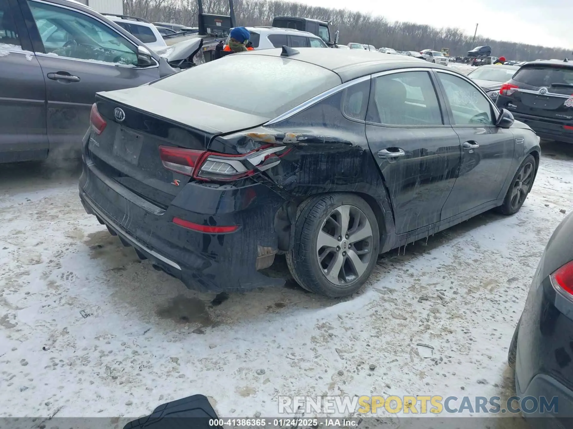 4 Photograph of a damaged car 5XXGT4L33KG290481 KIA OPTIMA 2019