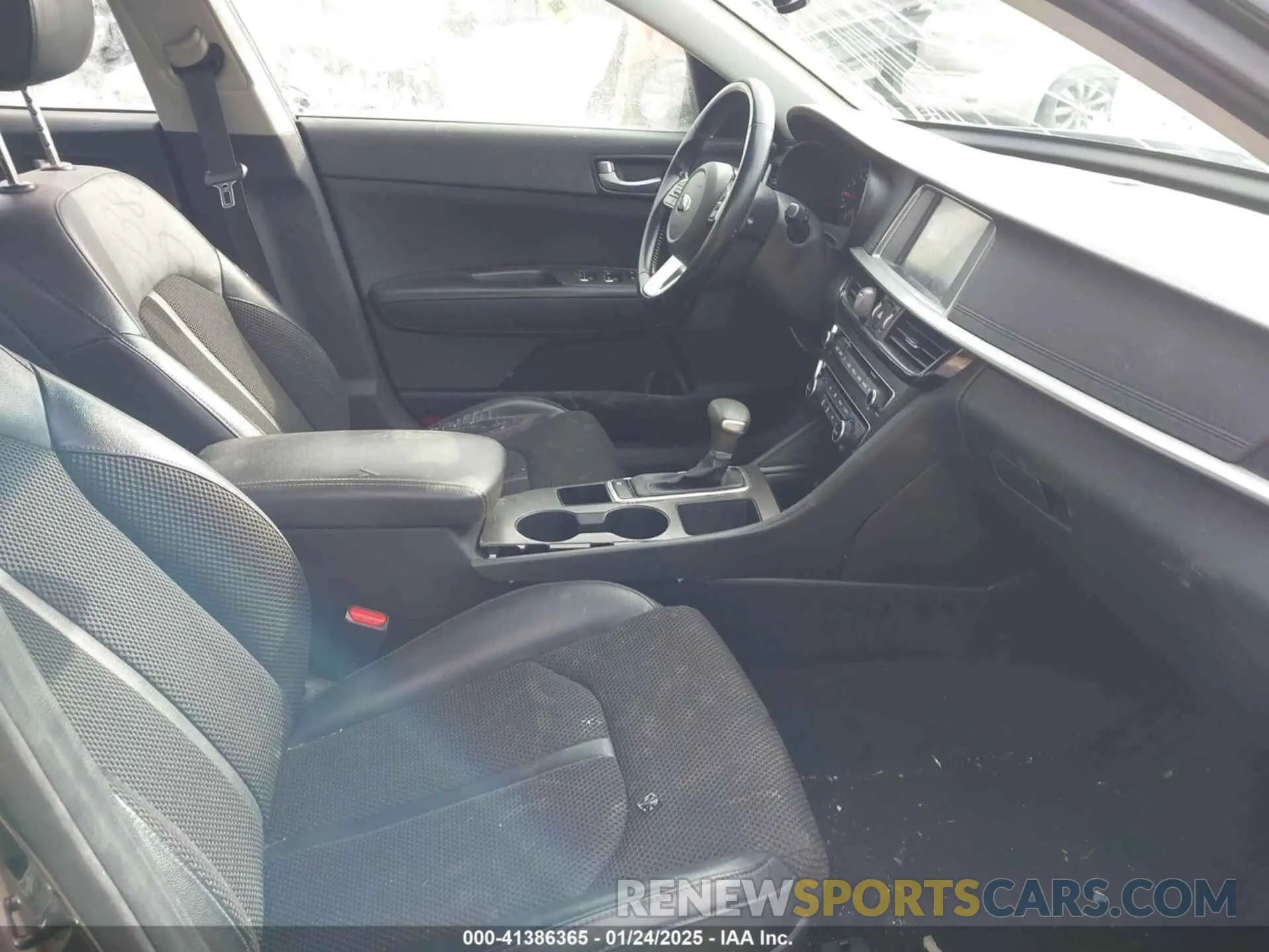 5 Photograph of a damaged car 5XXGT4L33KG290481 KIA OPTIMA 2019
