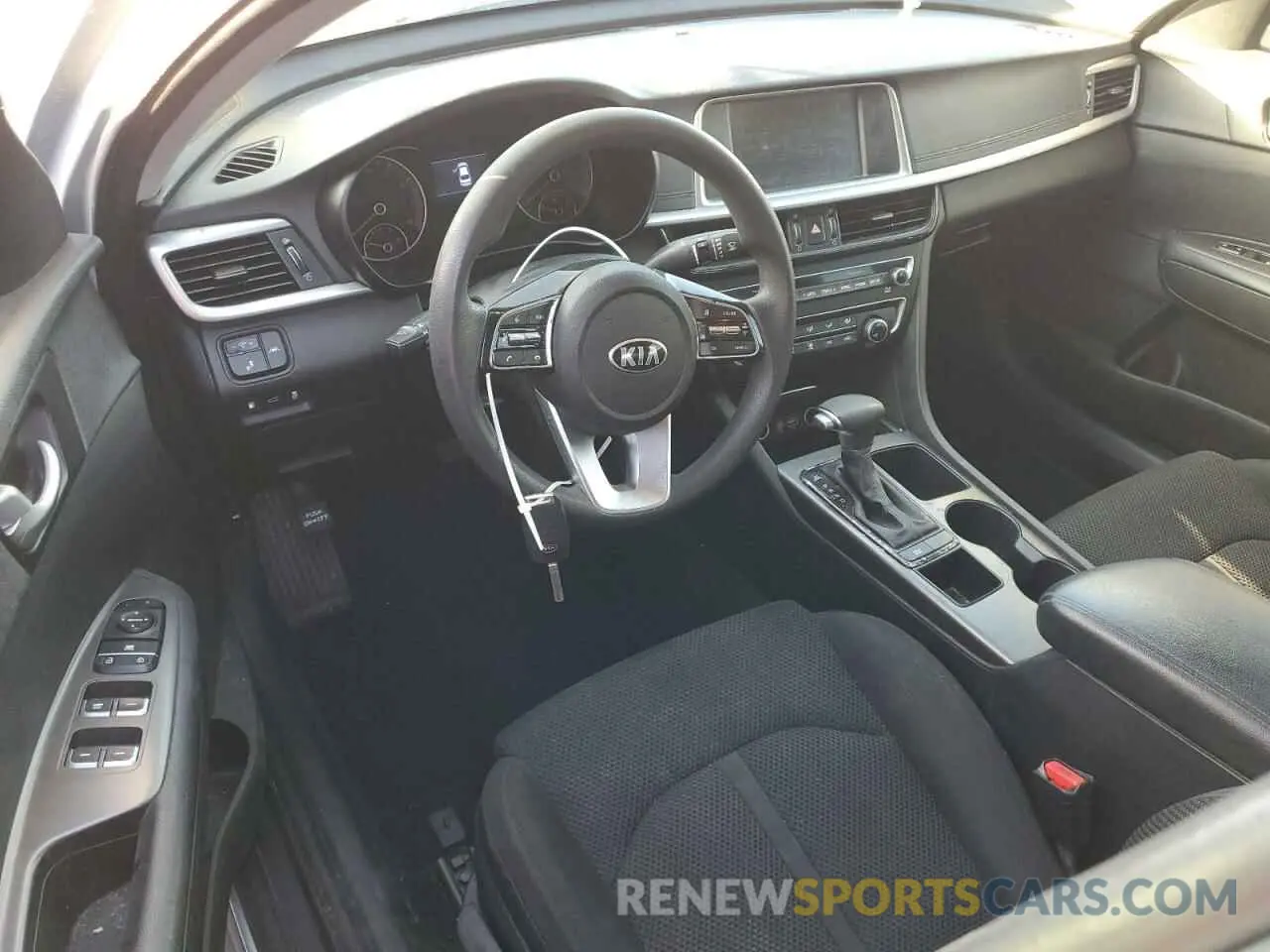8 Photograph of a damaged car 5XXGT4L33KG332275 KIA OPTIMA 2019
