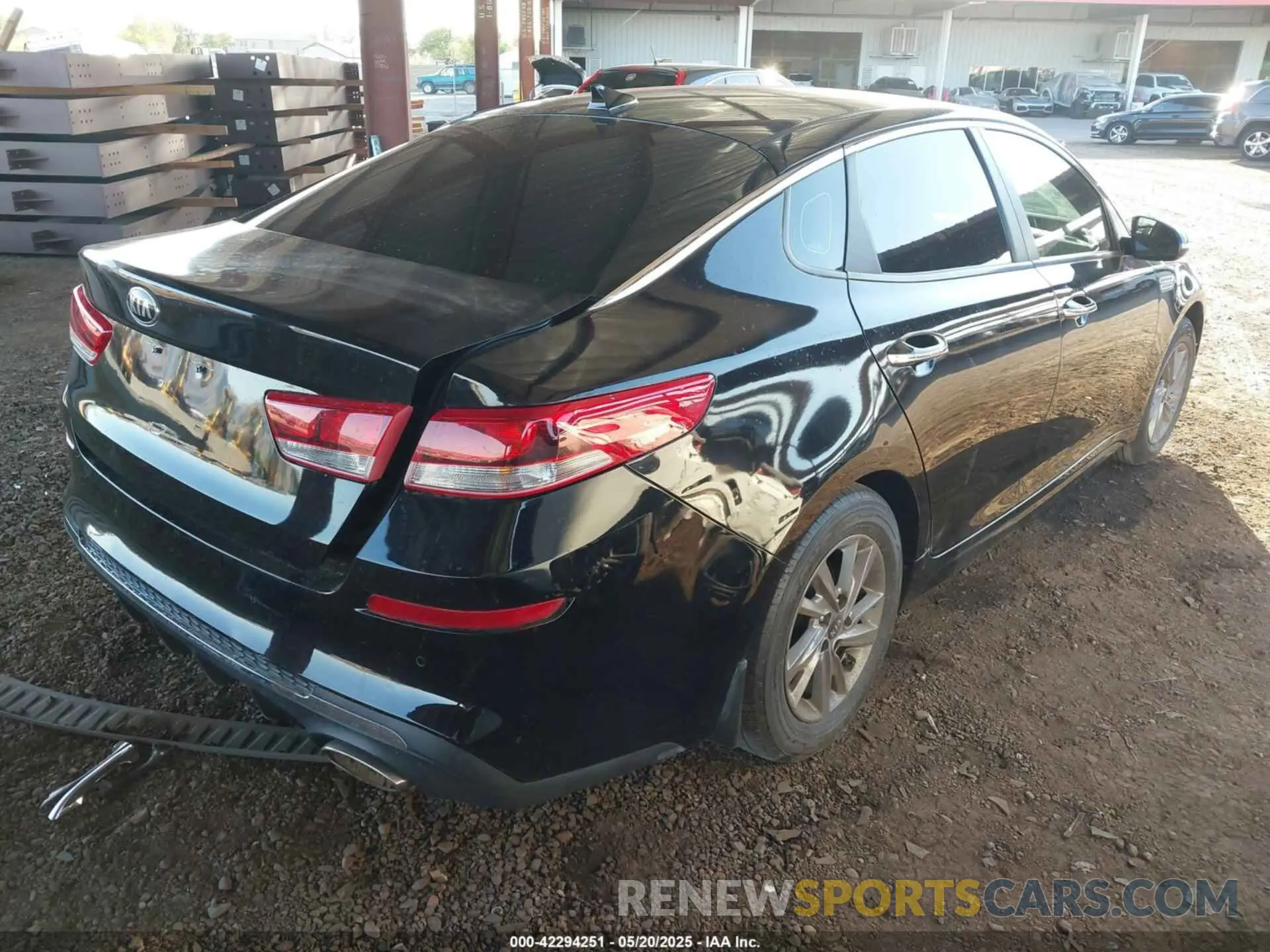 4 Photograph of a damaged car 5XXGT4L33KG344636 KIA OPTIMA 2019