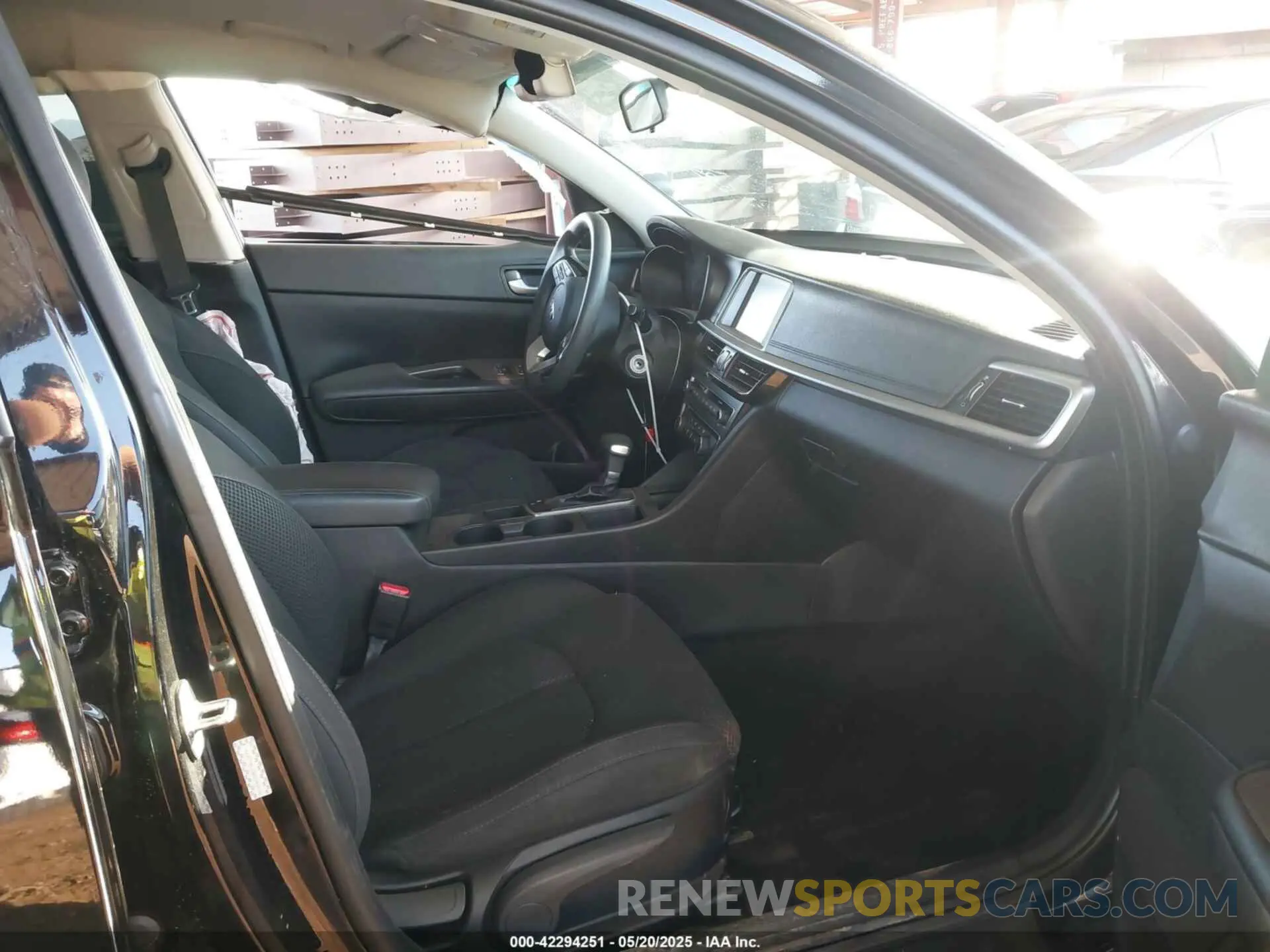 5 Photograph of a damaged car 5XXGT4L33KG344636 KIA OPTIMA 2019
