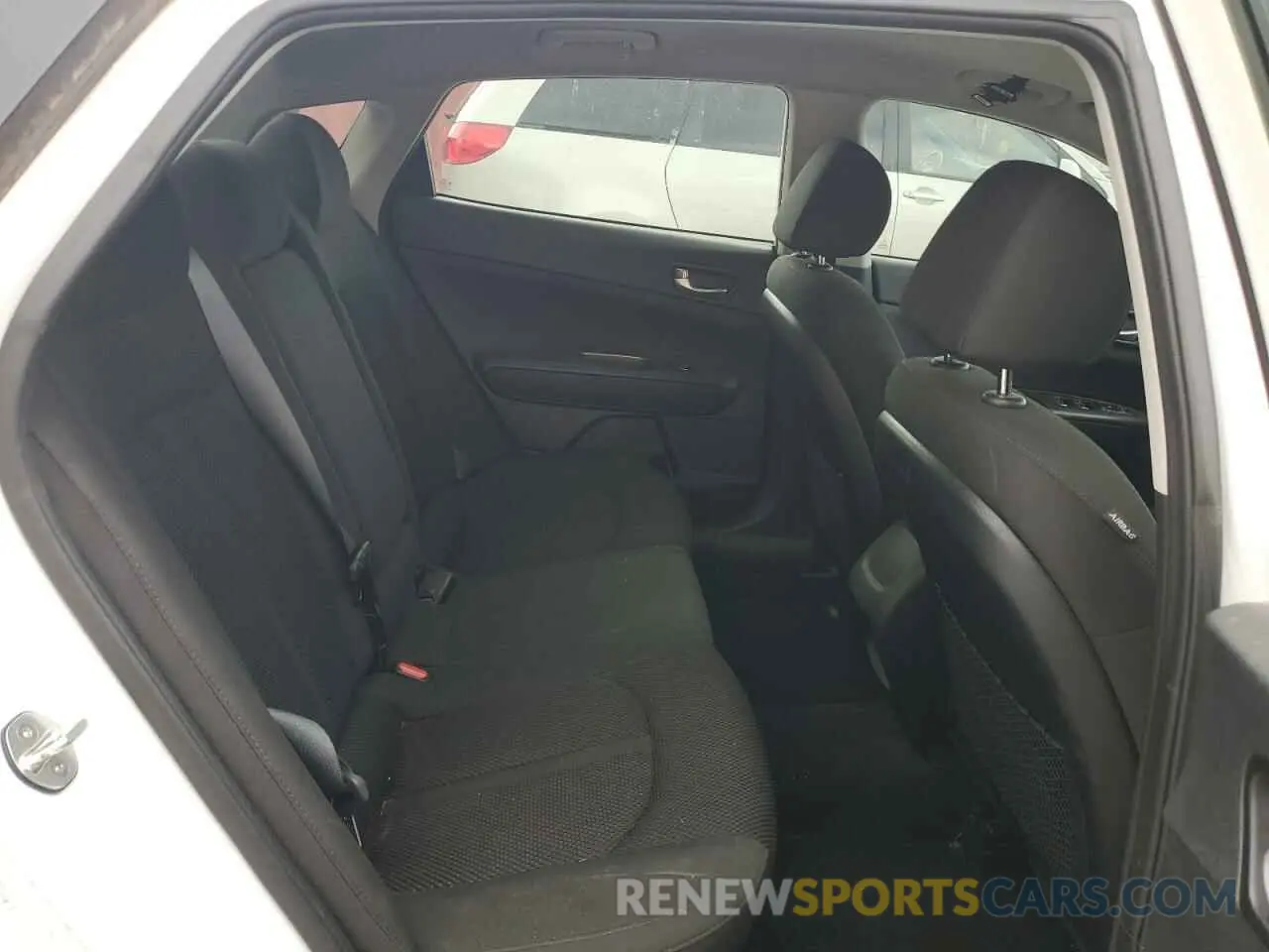 10 Photograph of a damaged car 5XXGT4L33KG351103 KIA OPTIMA 2019