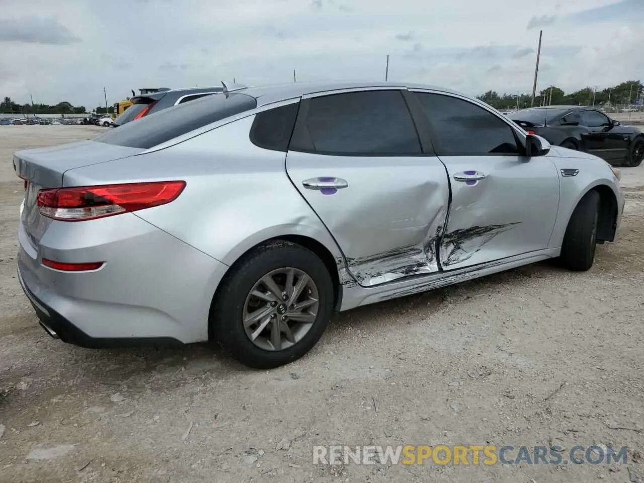 3 Photograph of a damaged car 5XXGT4L33KG352669 KIA OPTIMA 2019