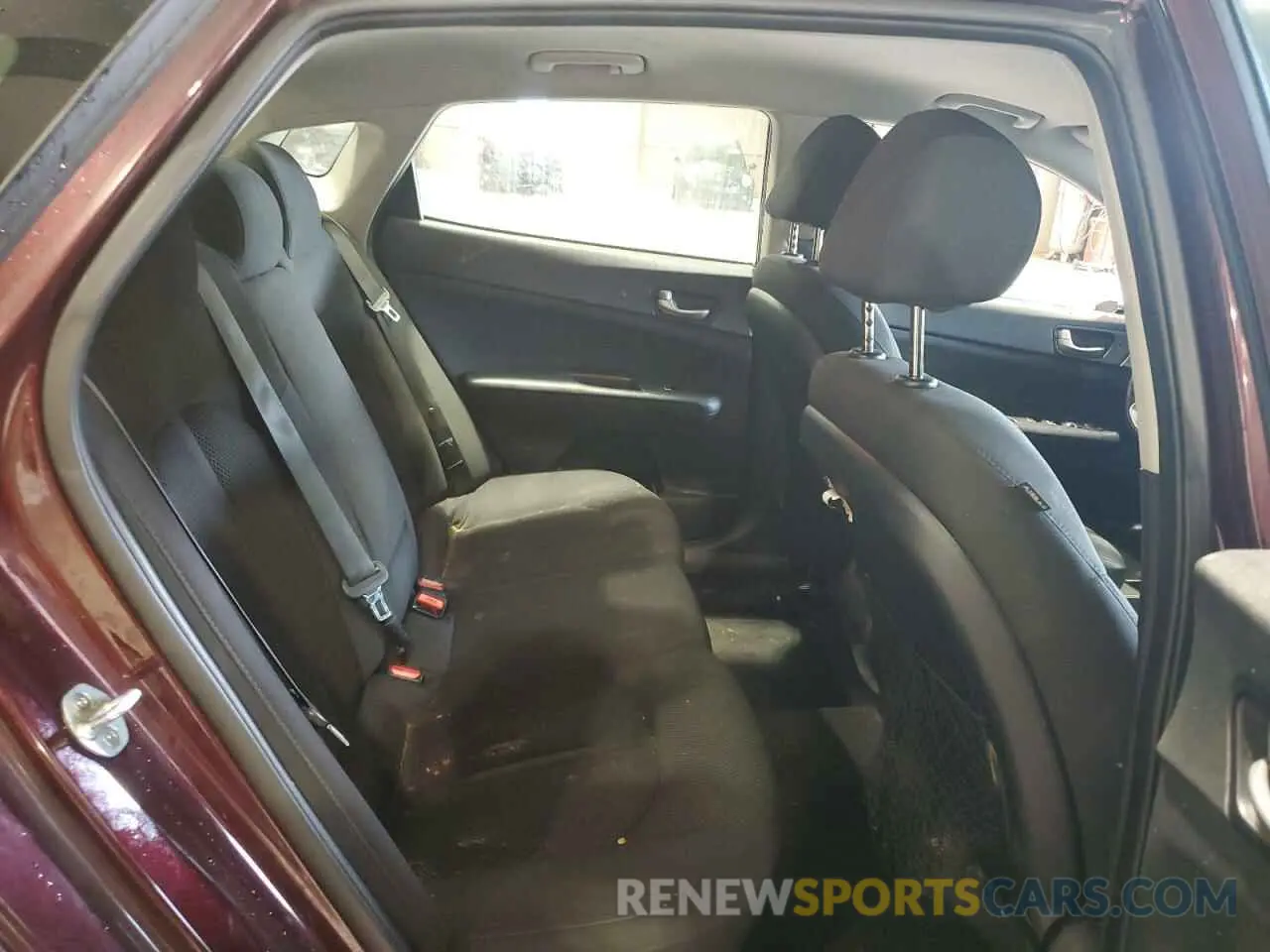 10 Photograph of a damaged car 5XXGT4L33KG356074 KIA OPTIMA 2019