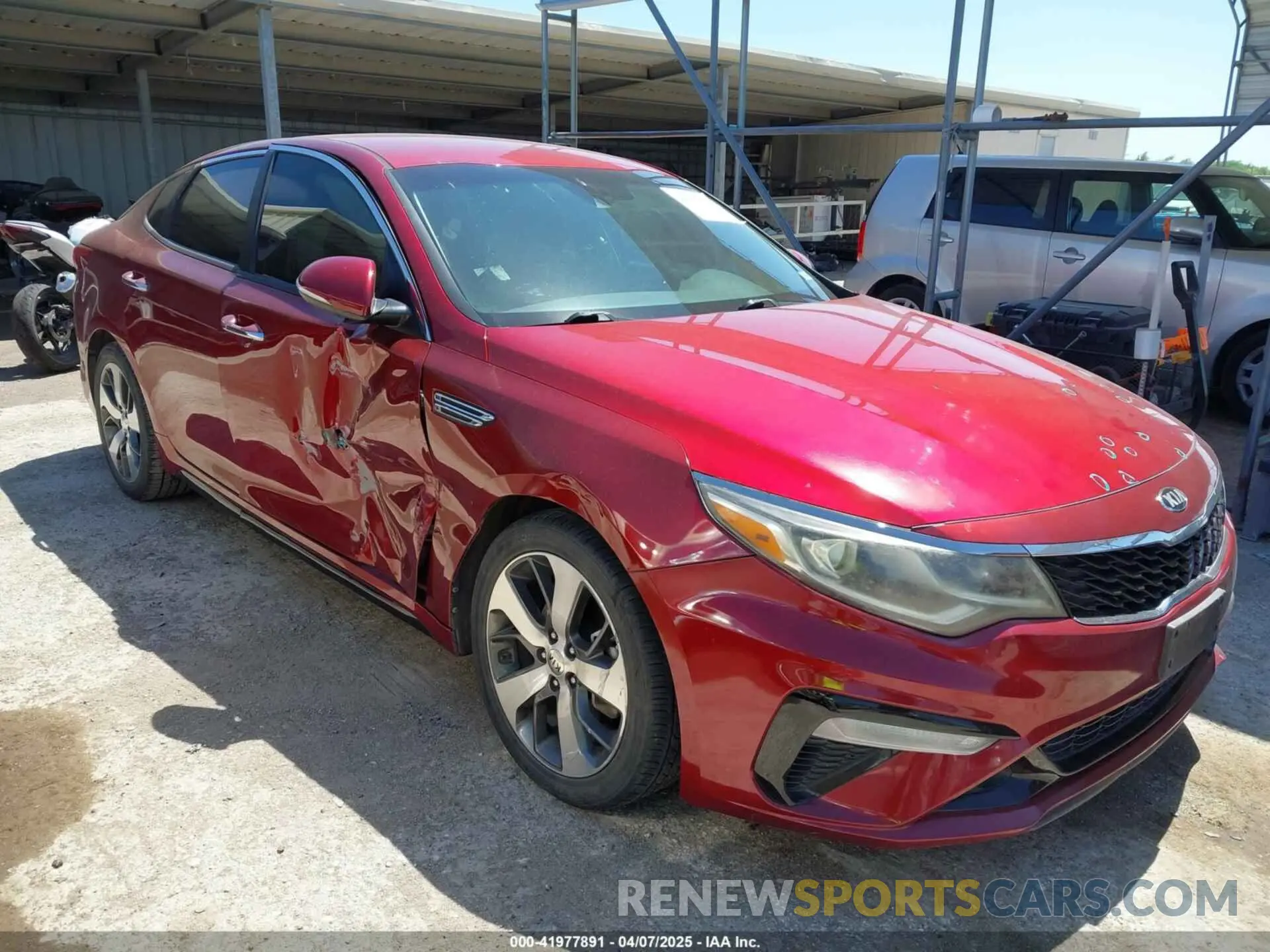 1 Photograph of a damaged car 5XXGT4L33KG360559 KIA OPTIMA 2019