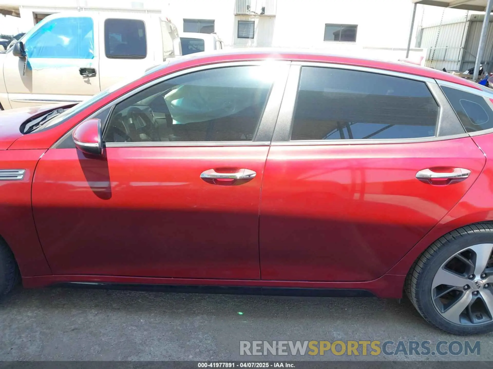 14 Photograph of a damaged car 5XXGT4L33KG360559 KIA OPTIMA 2019