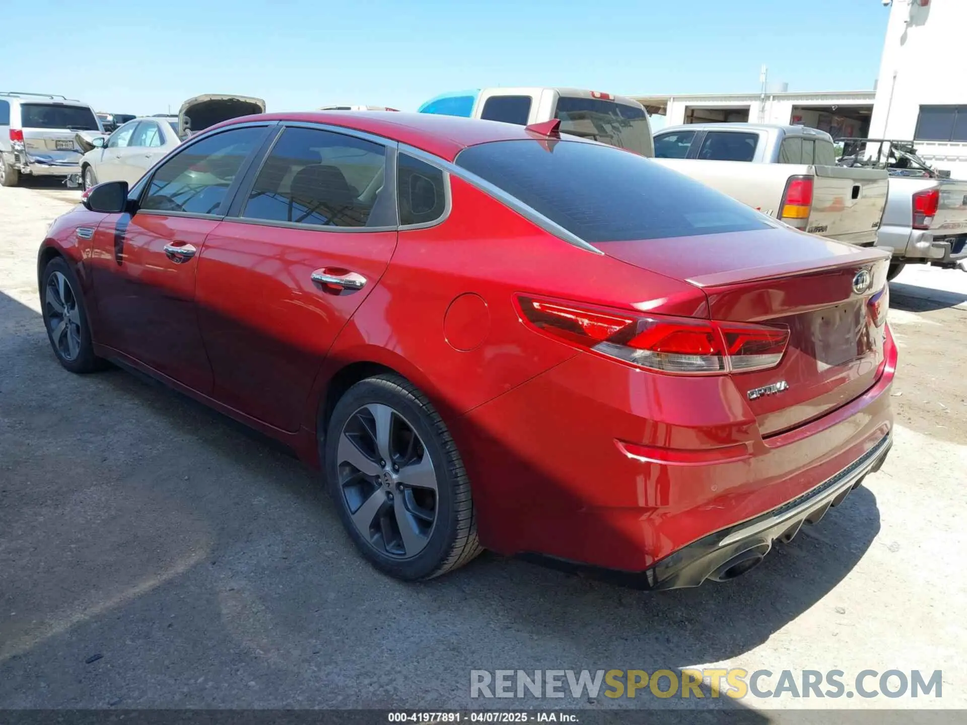 3 Photograph of a damaged car 5XXGT4L33KG360559 KIA OPTIMA 2019