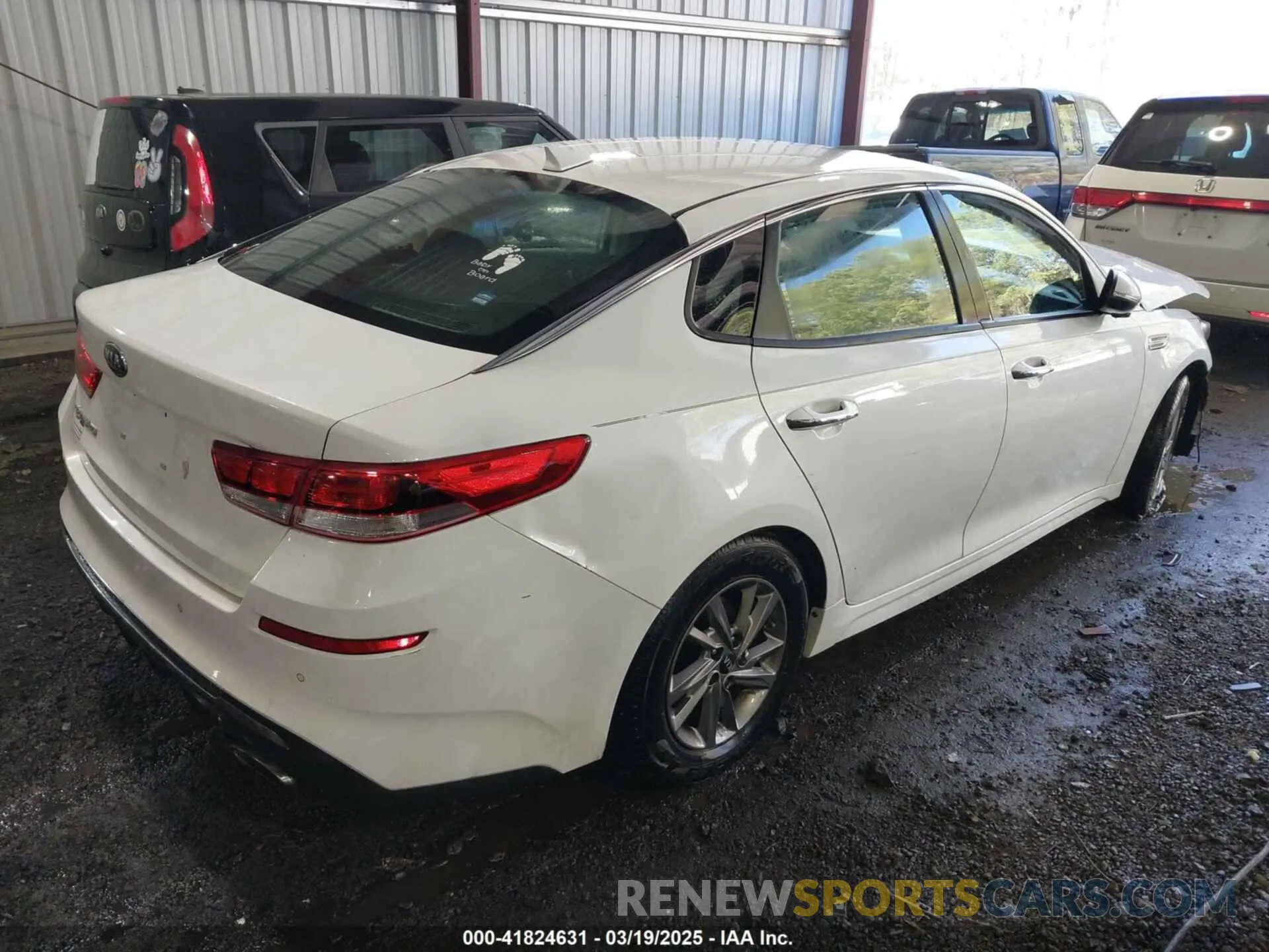 4 Photograph of a damaged car 5XXGT4L33KG363512 KIA OPTIMA 2019