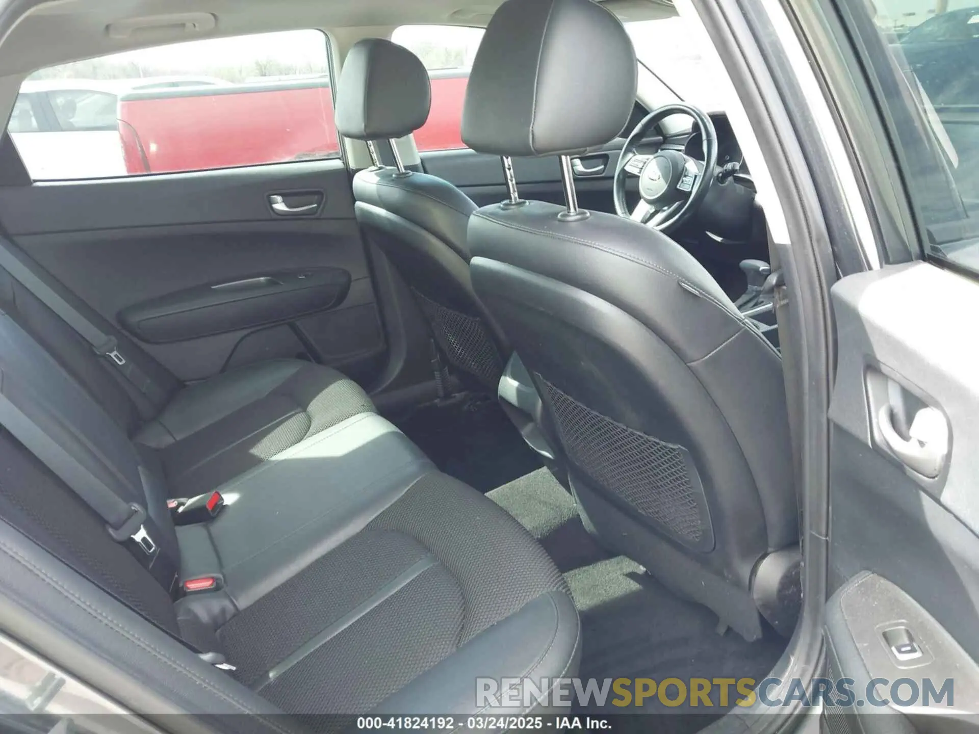 8 Photograph of a damaged car 5XXGT4L33KG378382 KIA OPTIMA 2019