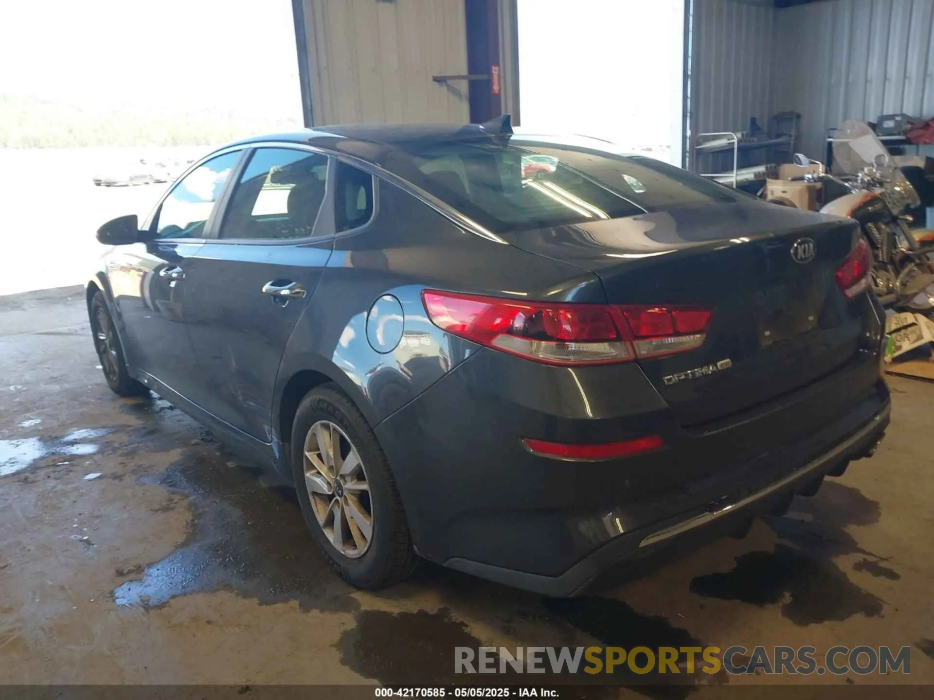 3 Photograph of a damaged car 5XXGT4L34KG287749 KIA OPTIMA 2019
