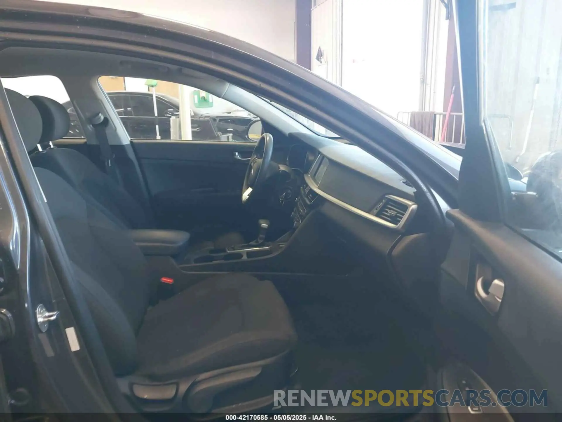 5 Photograph of a damaged car 5XXGT4L34KG287749 KIA OPTIMA 2019